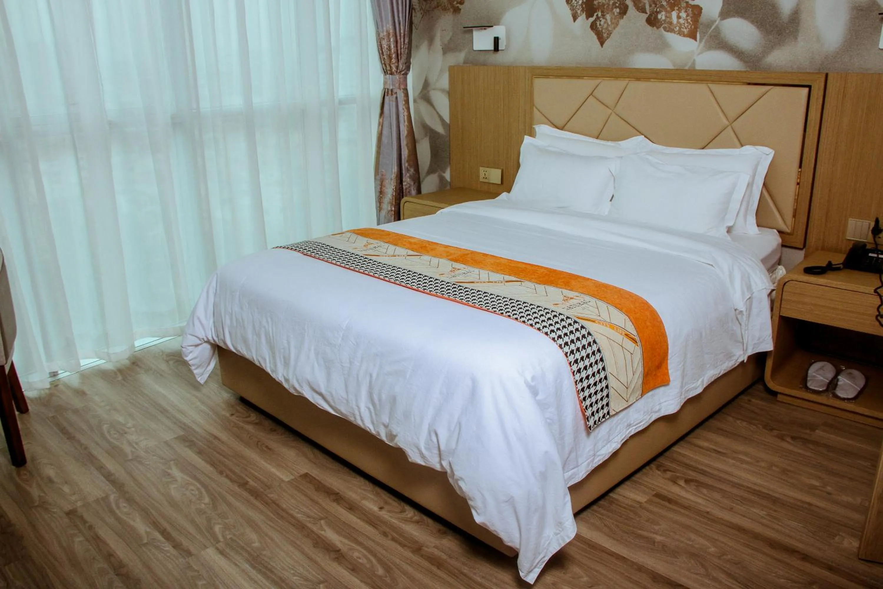 Photo of the whole room, Bed in Gold Source Hotel