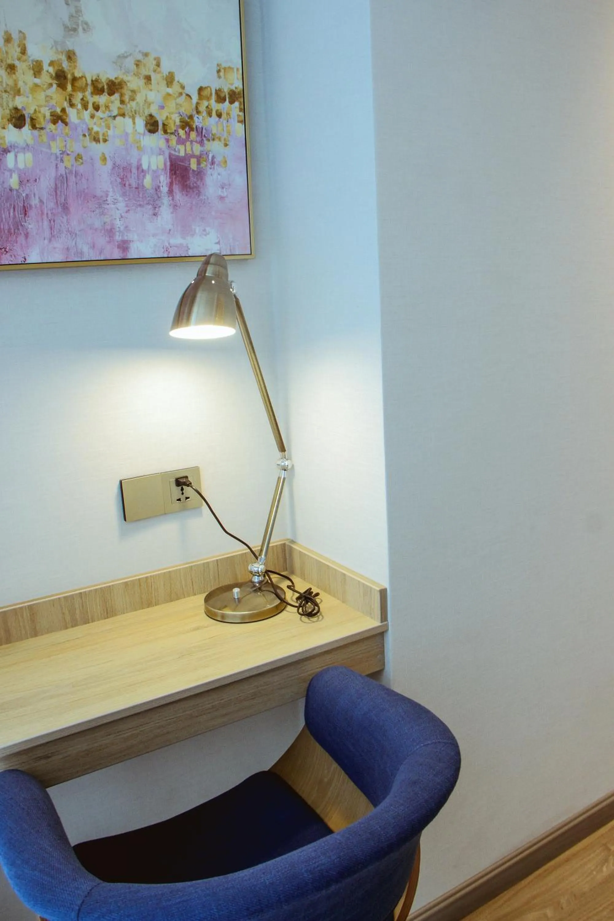 hair dresser in Gold Source Hotel