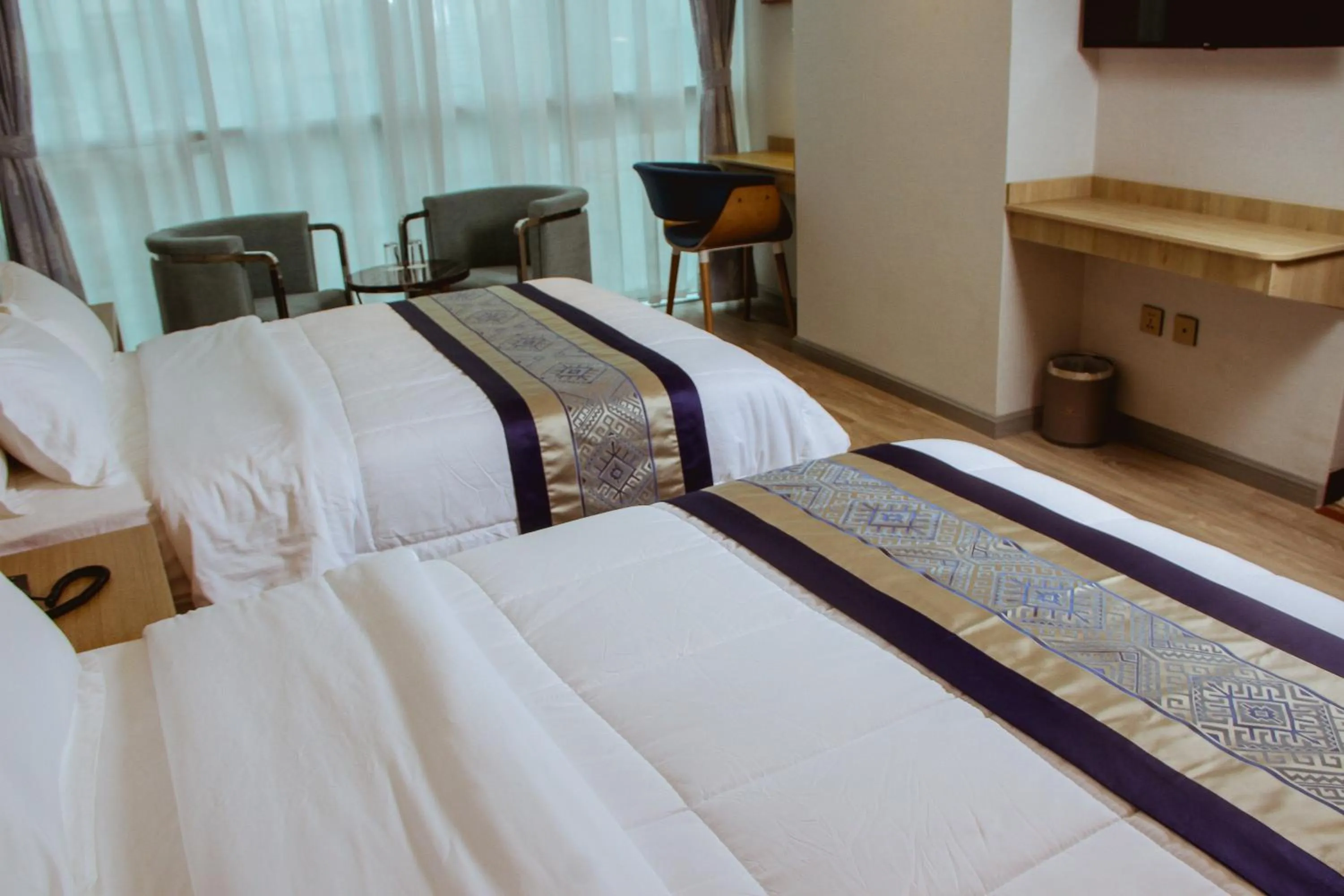 Photo of the whole room, Bed in Gold Source Hotel