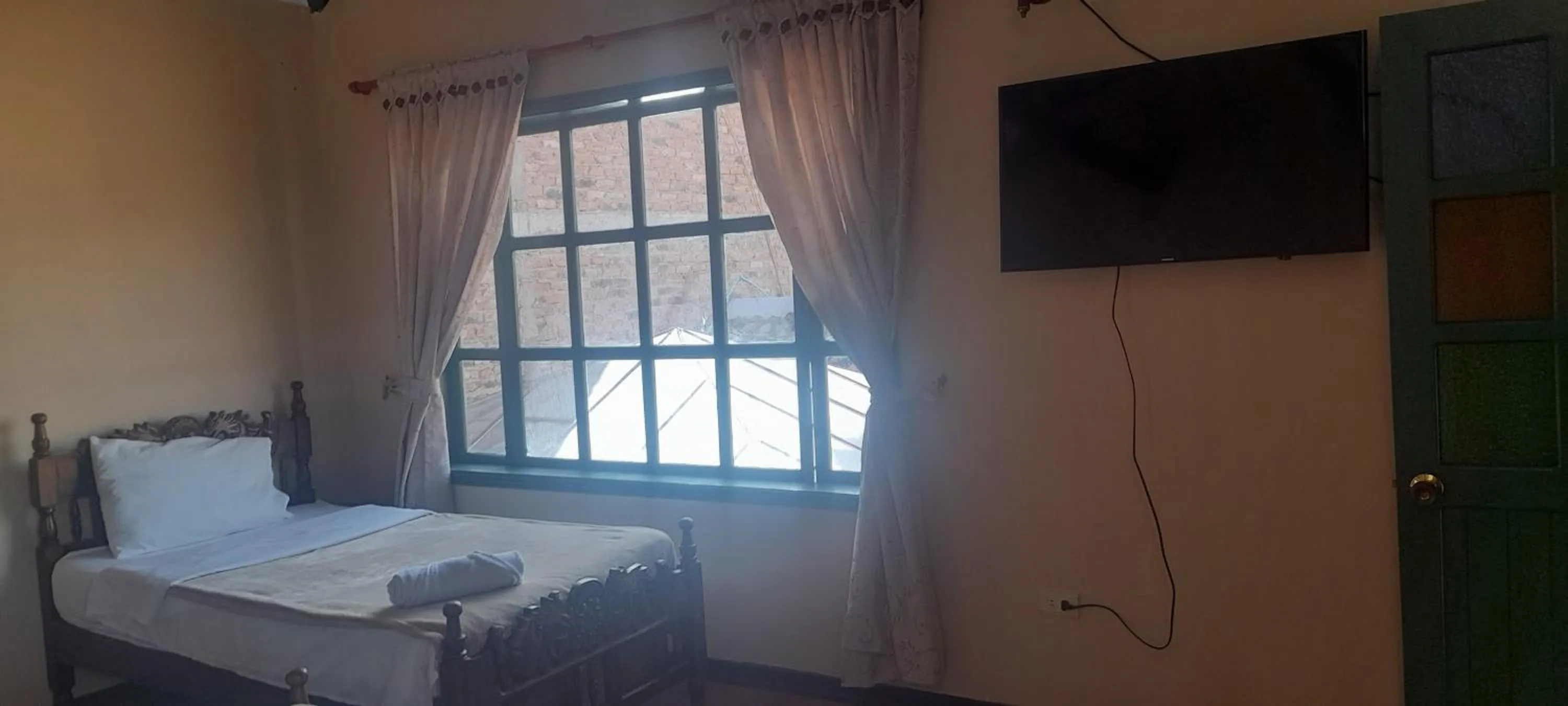 TV/Entertainment Center in Hotel Casa San Rafael