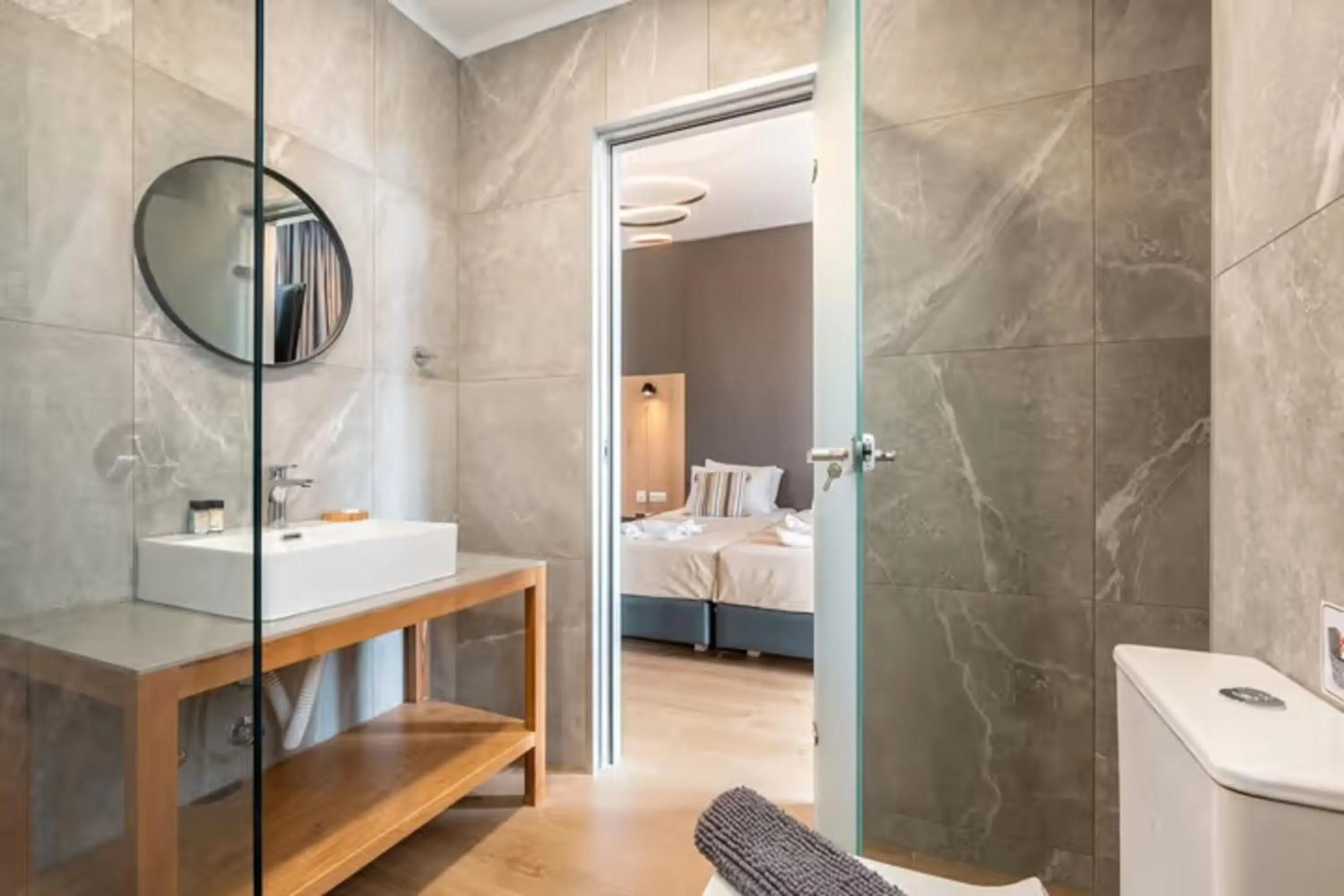 Shower, Bed in Eva's Rooms