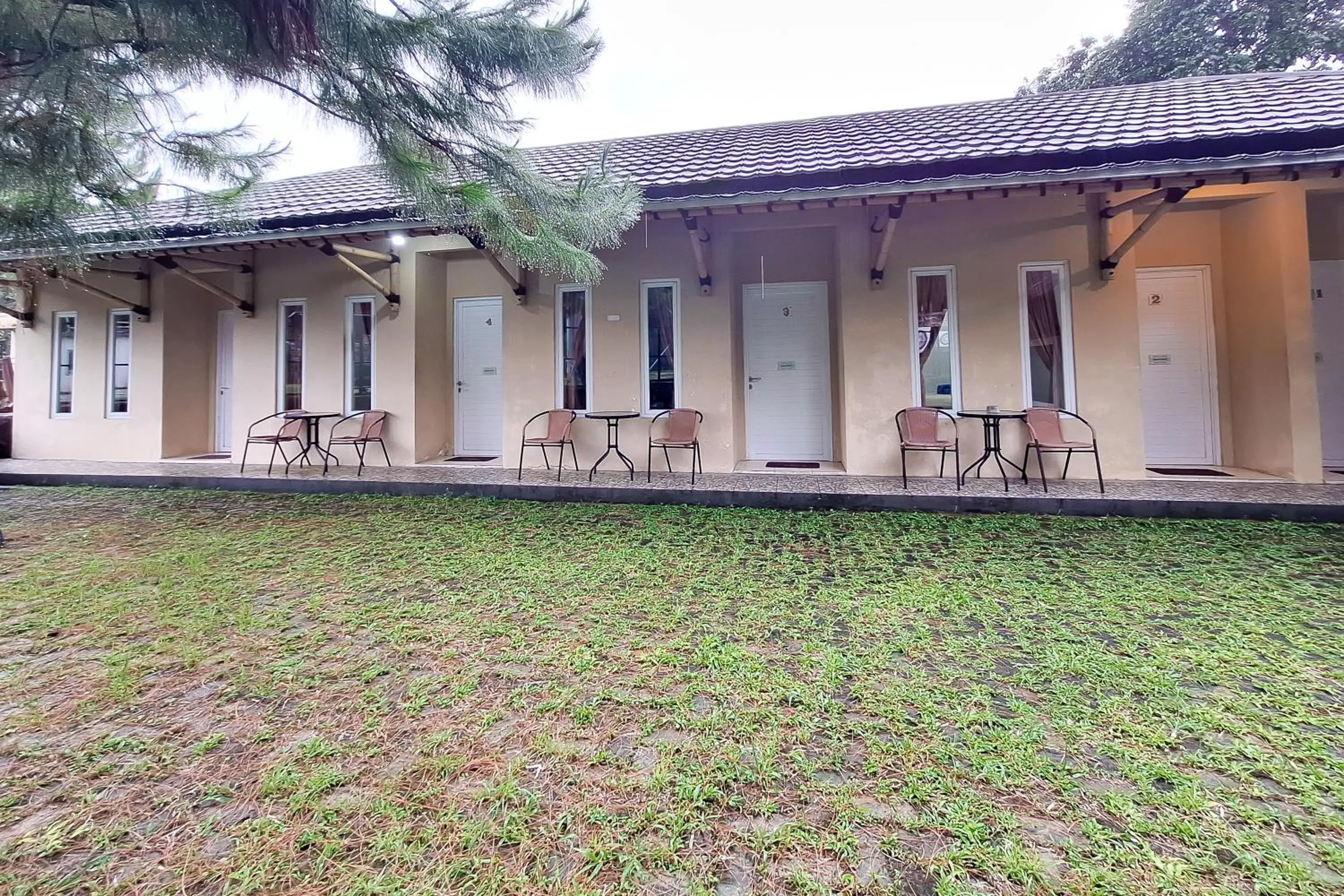 Property building in RedDoorz at Kampung Istal Bogor