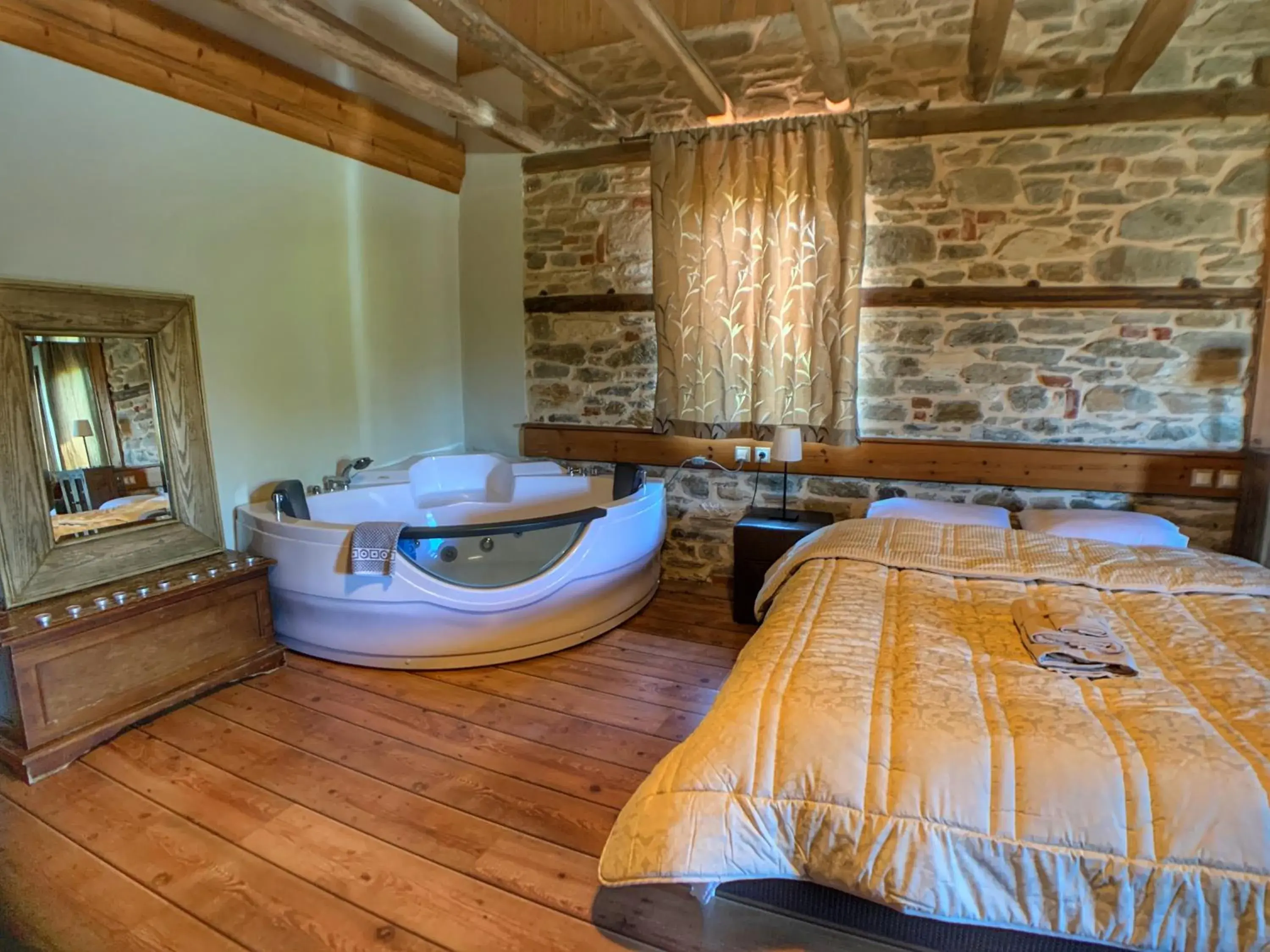 Deluxe Suite with Spa Bath in Hotel Apsis Deluxe Suite with Spa Bath in Hotel Apsis