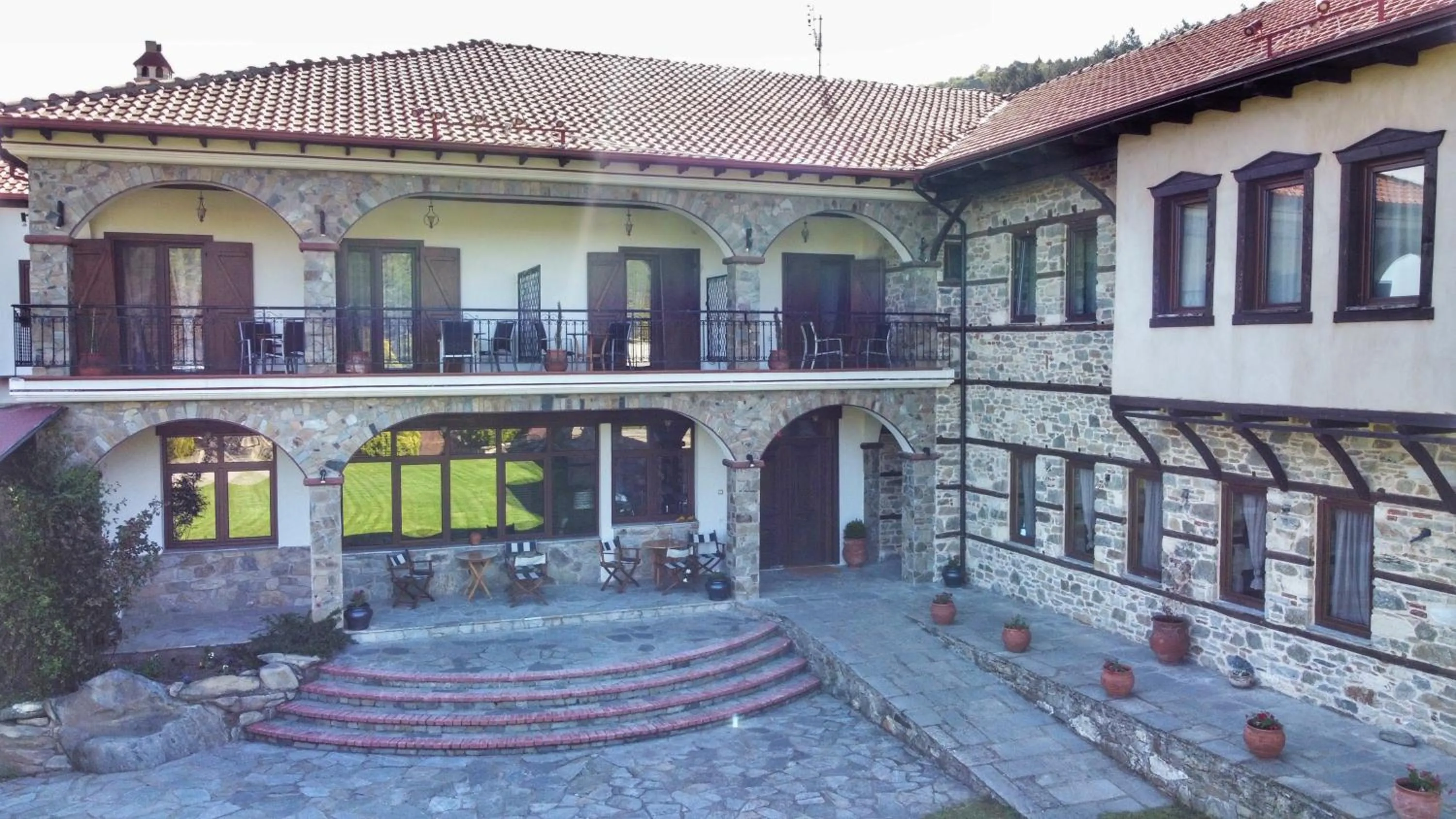 Property building in Hotel Apsis