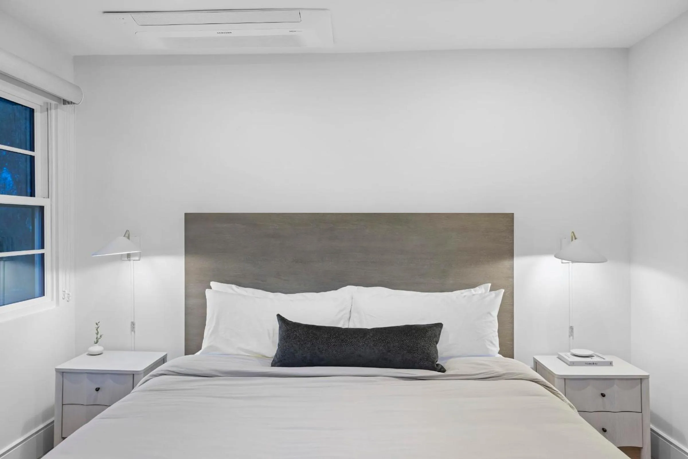 Bed in Casa Jardin - Boutique Suites in Downtown Santa Barbara