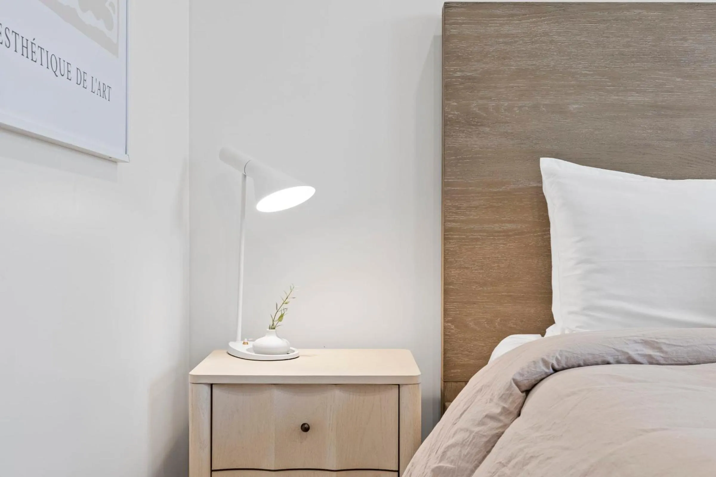 Bed in Casa Jardin - Boutique Suites in Downtown Santa Barbara