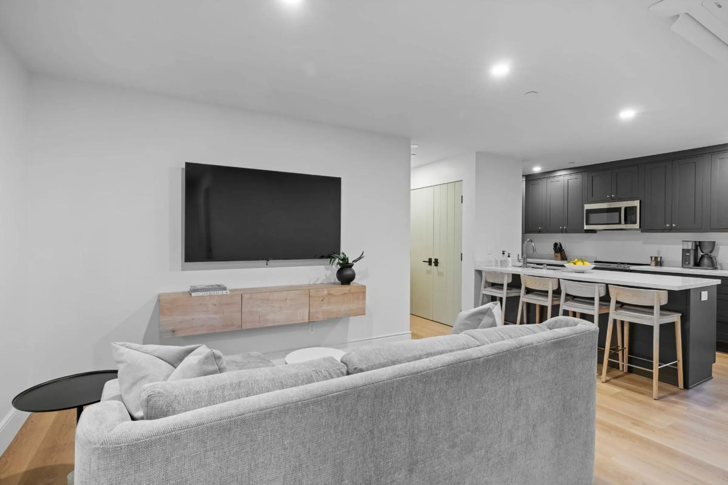 TV and multimedia in Casa Jardin - Boutique Suites in Downtown Santa Barbara