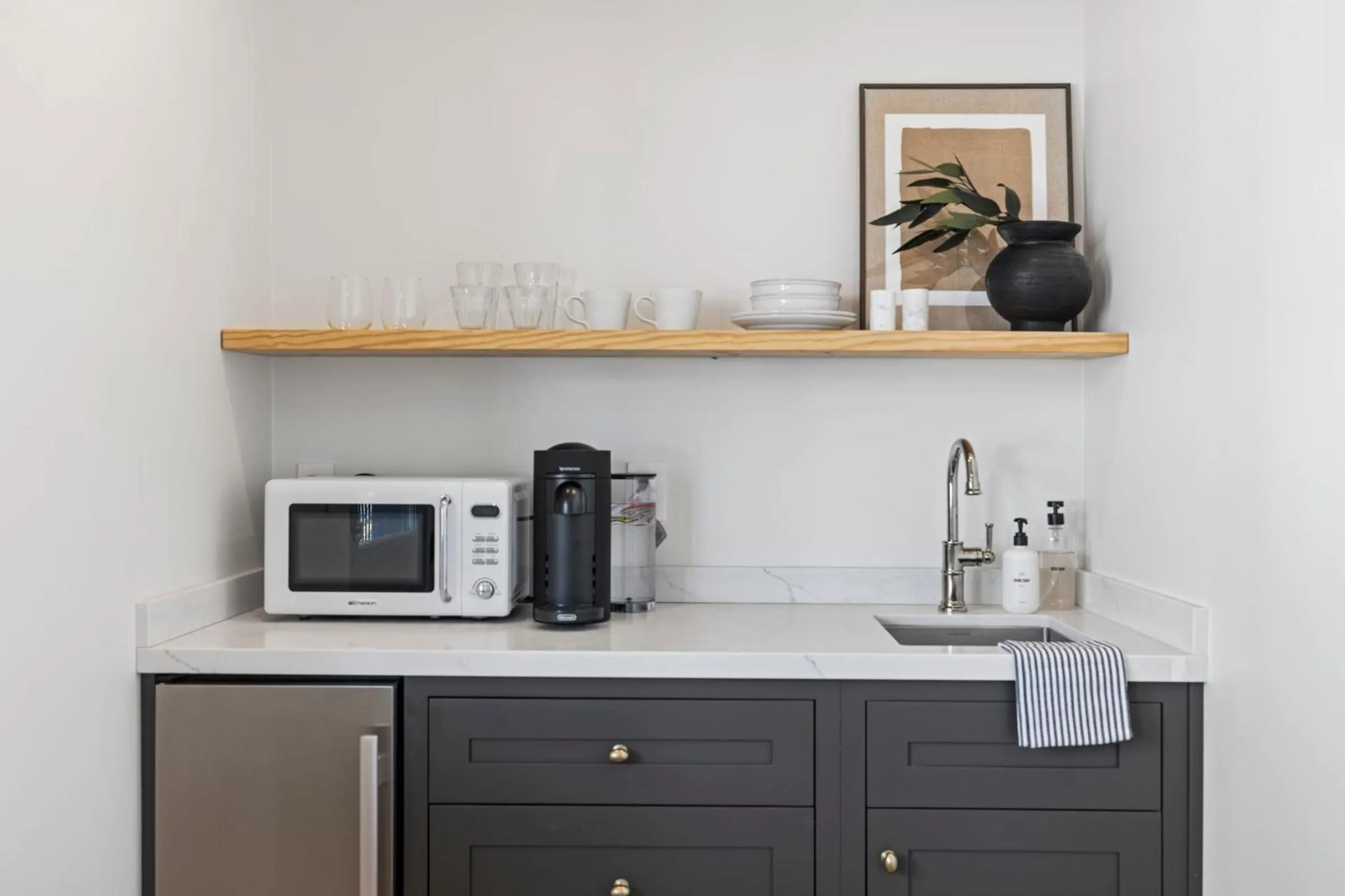 Coffee/tea facilities in Casa Jardin - Boutique Suites in Downtown Santa Barbara