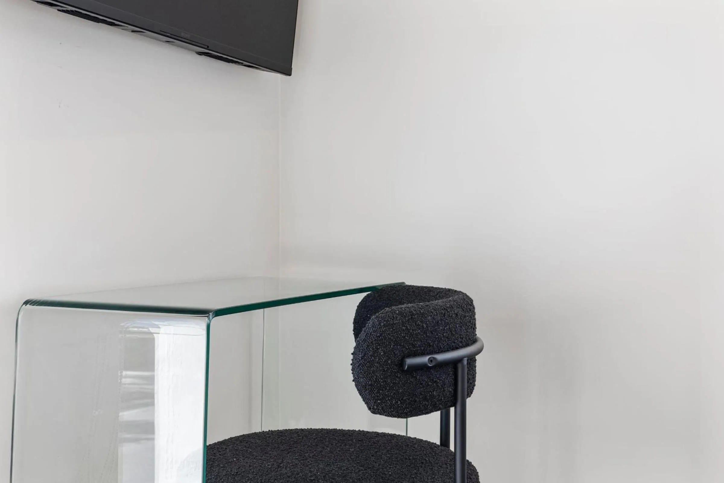 TV and multimedia in Casa Jardin - Boutique Suites in Downtown Santa Barbara