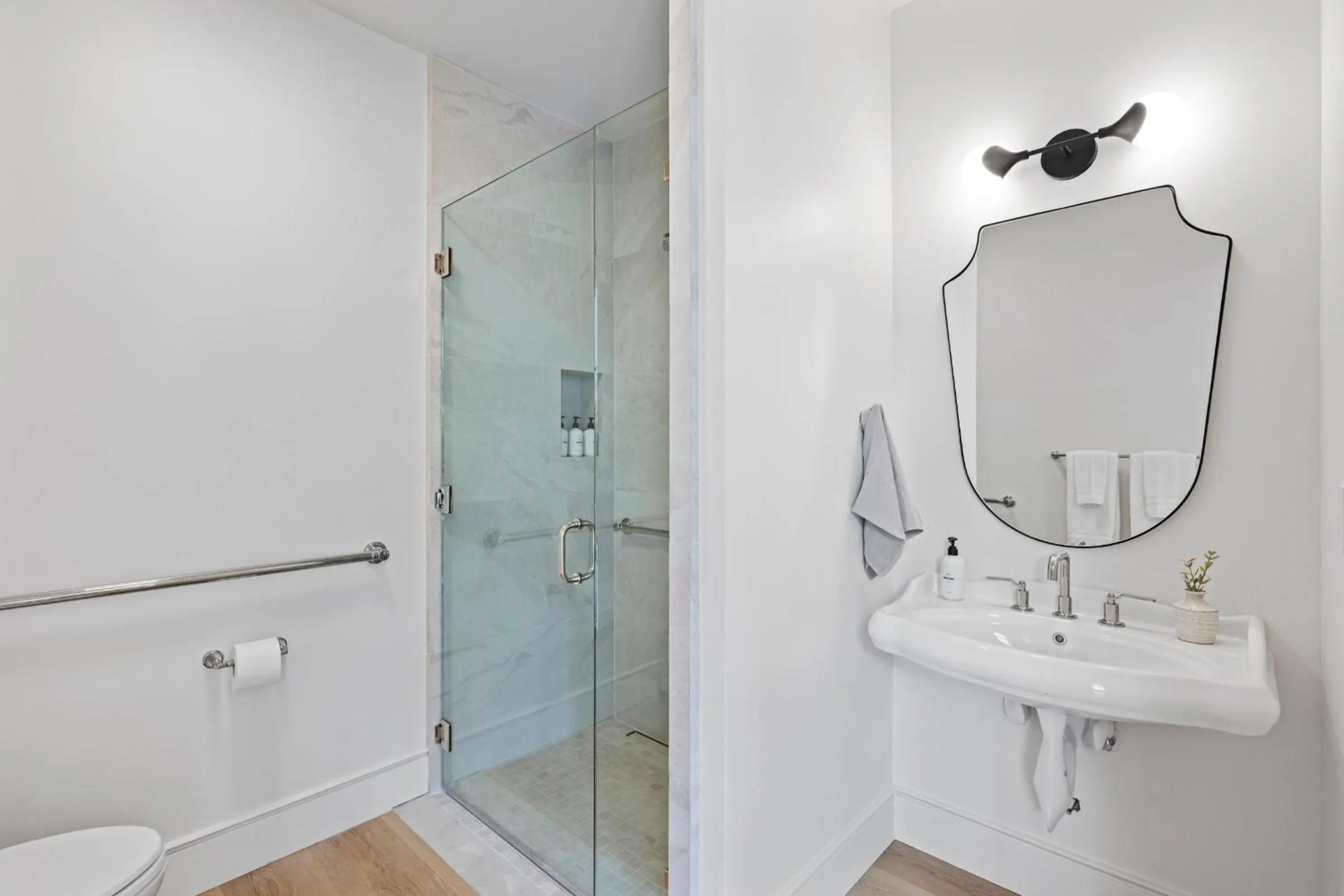 Shower in Casa Jardin - Boutique Suites in Downtown Santa Barbara