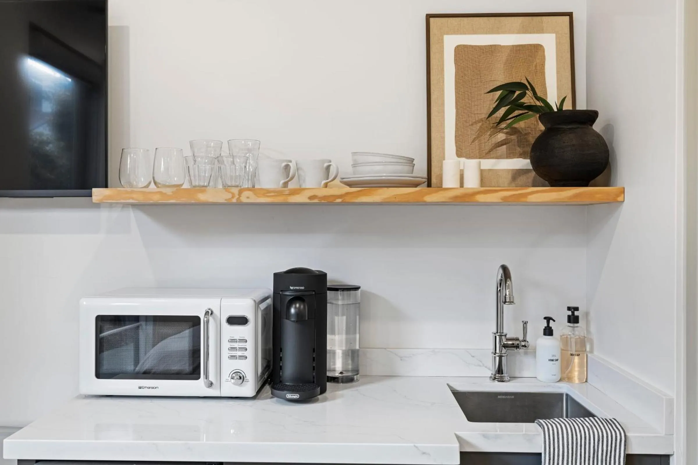 Coffee/tea facilities in Casa Jardin - Boutique Suites in Downtown Santa Barbara