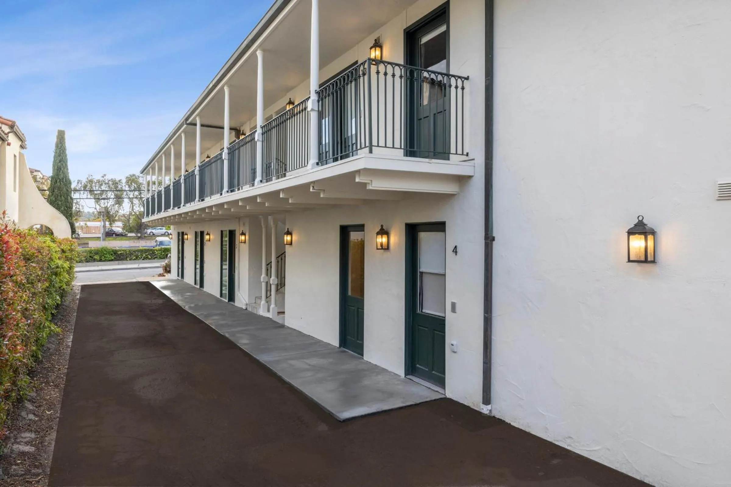 Facade/entrance in Casa Jardin - Boutique Suites in Downtown Santa Barbara