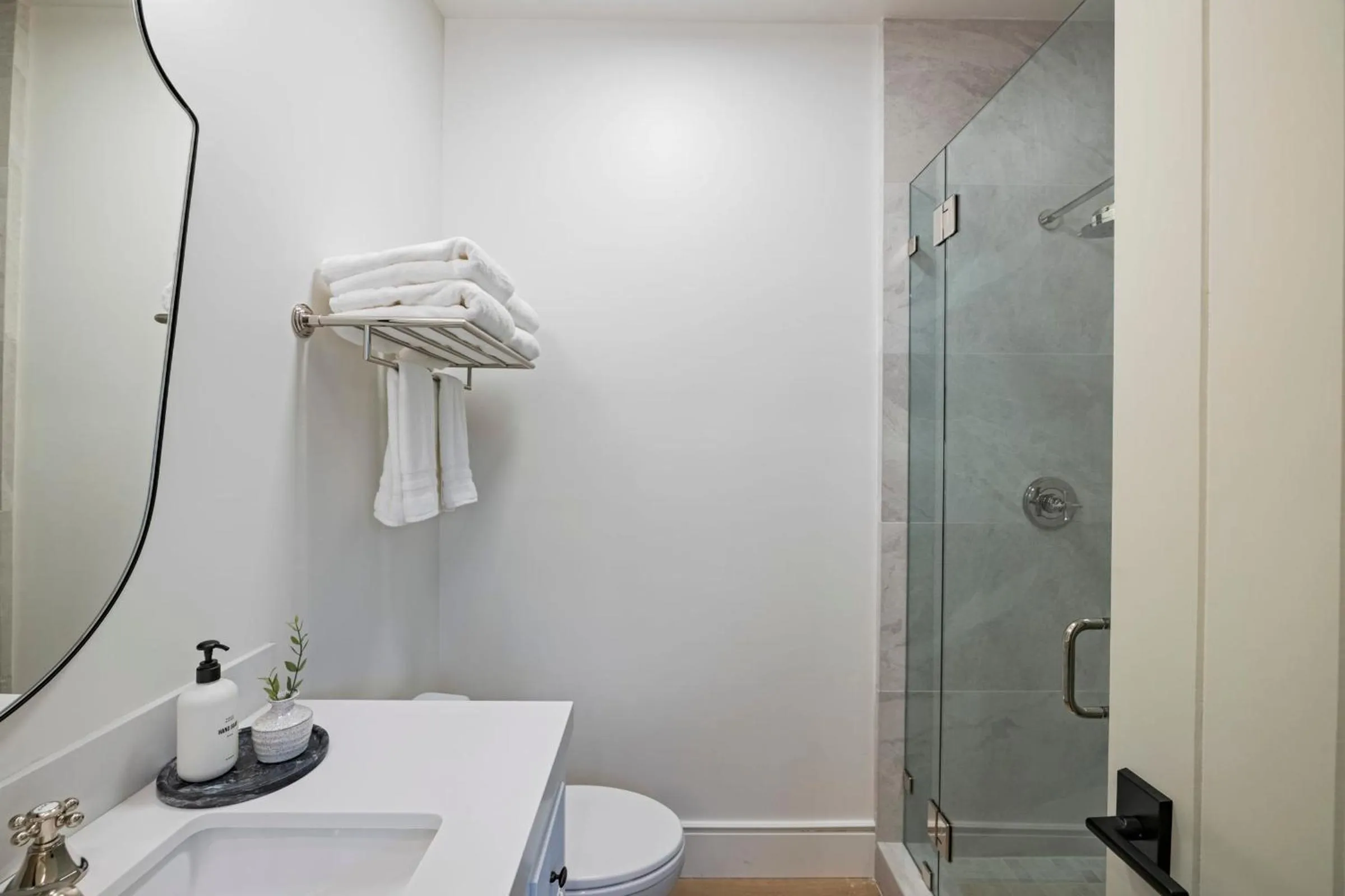 Shower in Casa Jardin - Boutique Suites in Downtown Santa Barbara