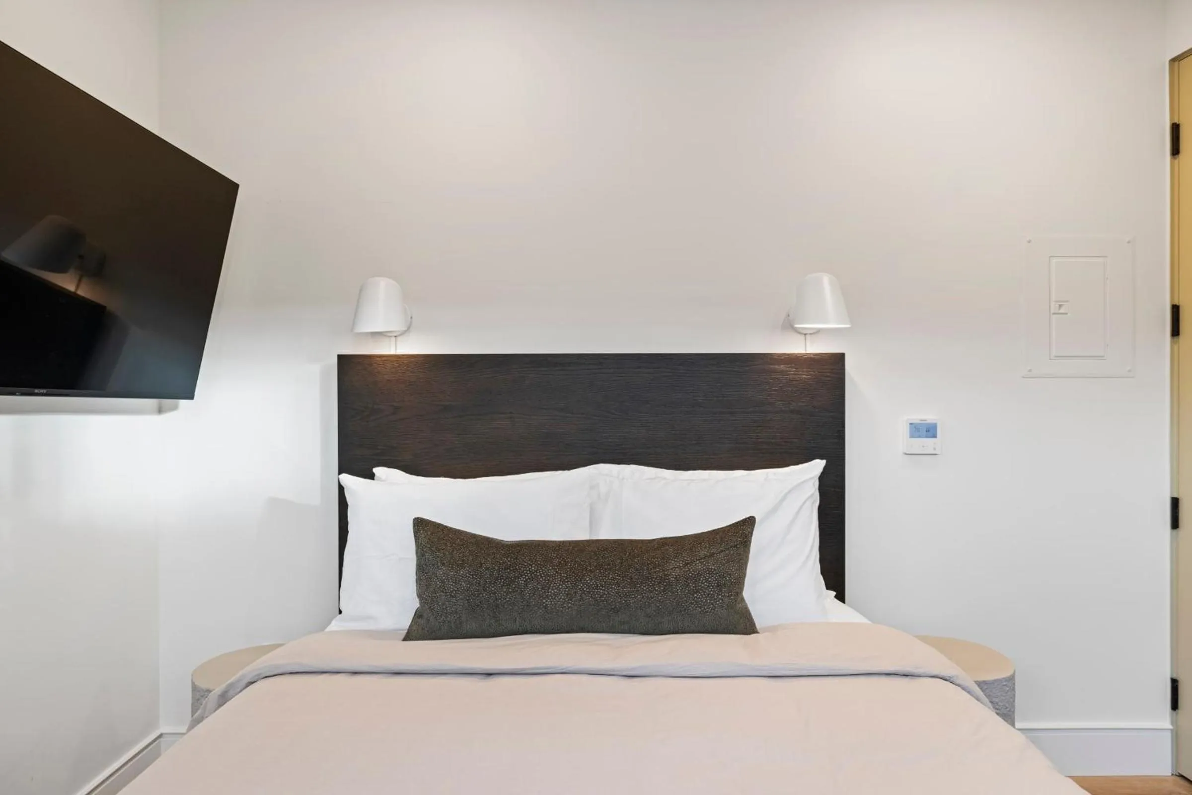 Bed in Casa Jardin - Boutique Suites in Downtown Santa Barbara