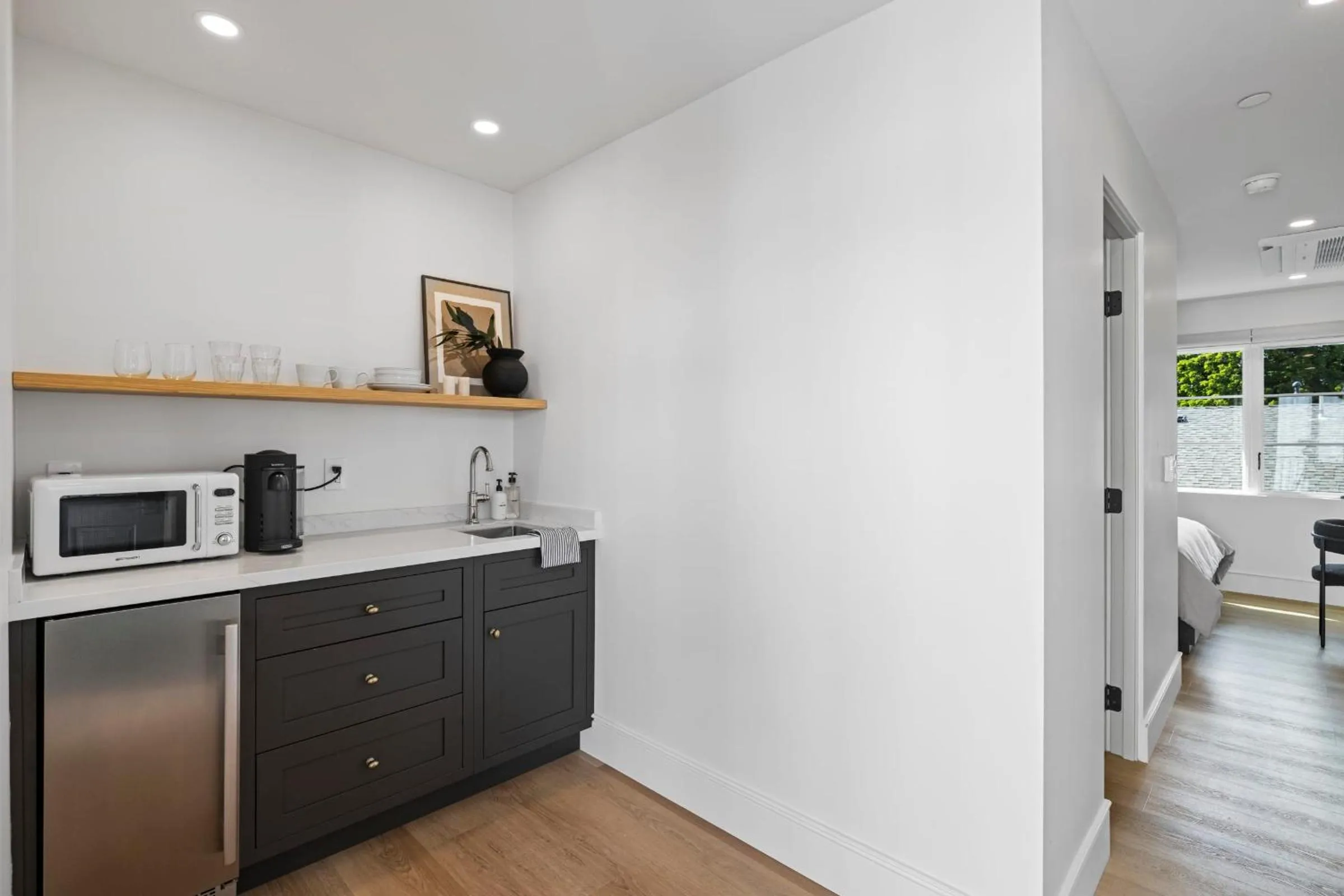 Coffee/tea facilities in Casa Jardin - Boutique Suites in Downtown Santa Barbara