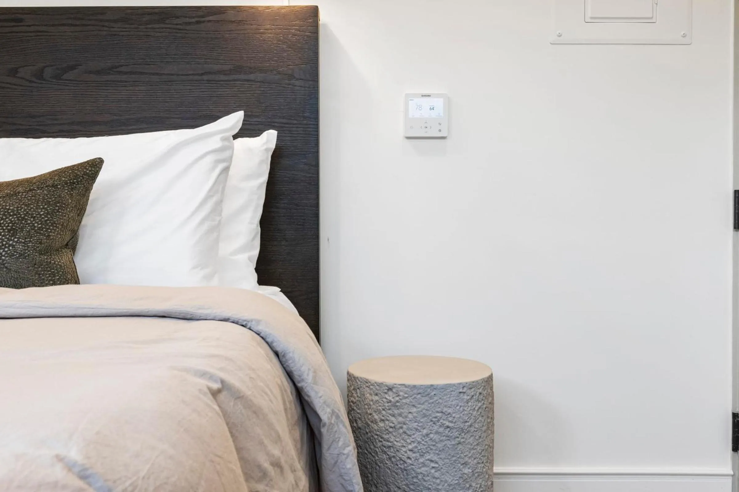 Bed in Casa Jardin - Boutique Suites in Downtown Santa Barbara