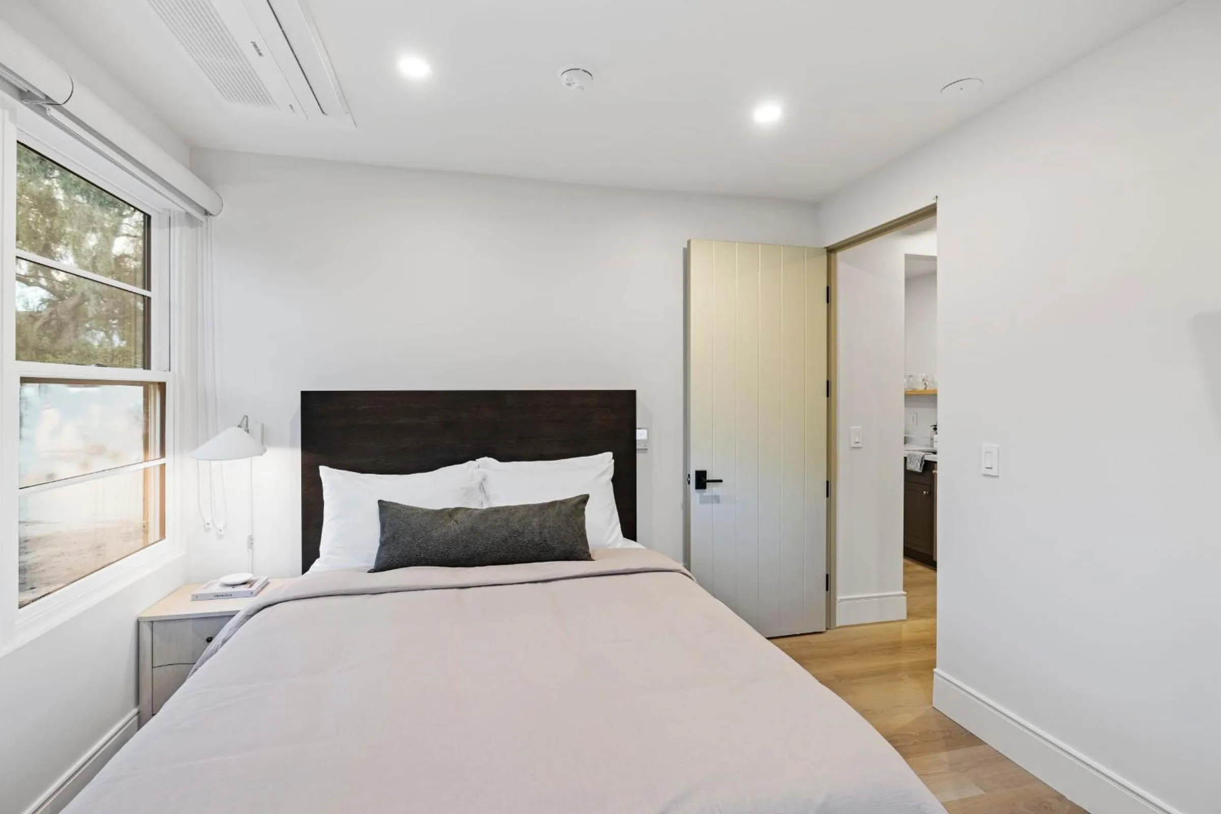 Bed in Casa Jardin - Boutique Suites in Downtown Santa Barbara