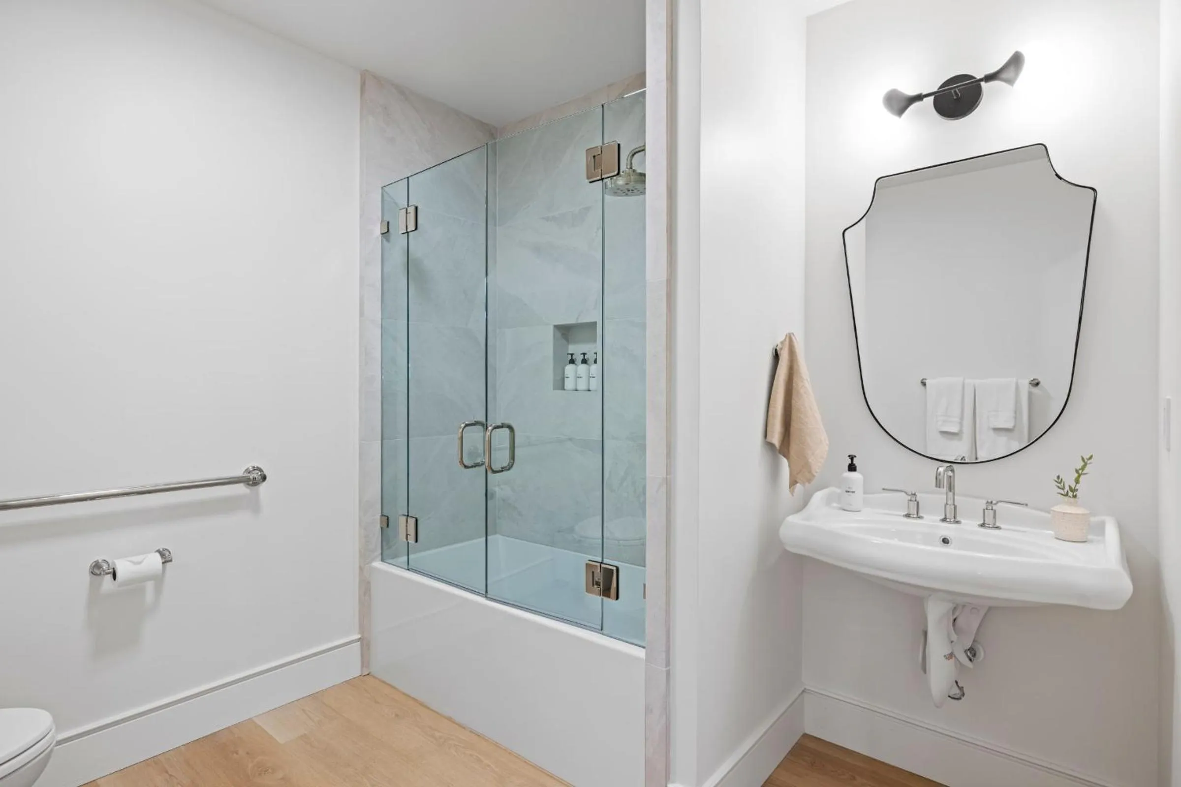 Shower in Casa Jardin - Boutique Suites in Downtown Santa Barbara