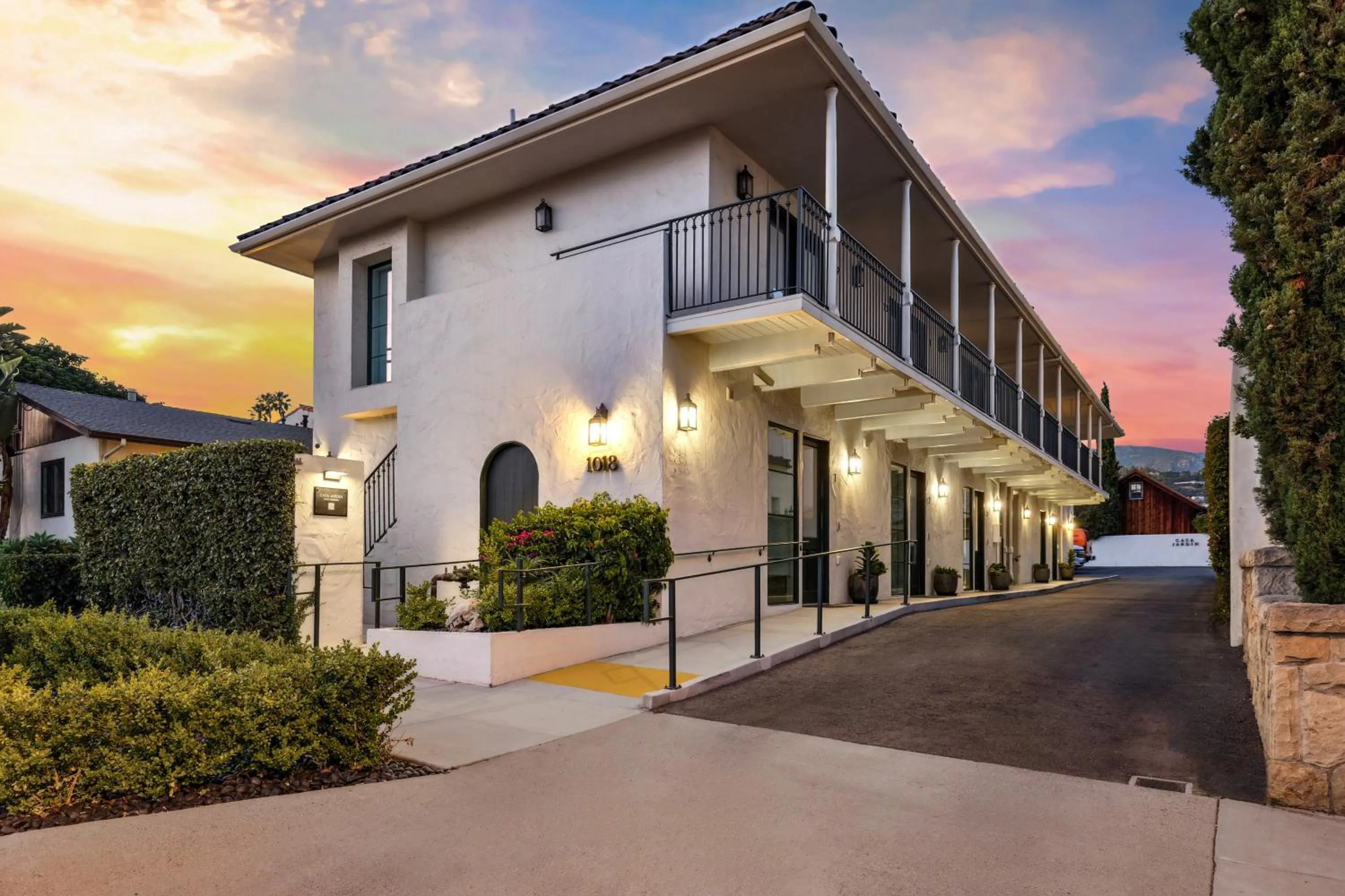Property building in Casa Jardin - Boutique Suites in Downtown Santa Barbara
