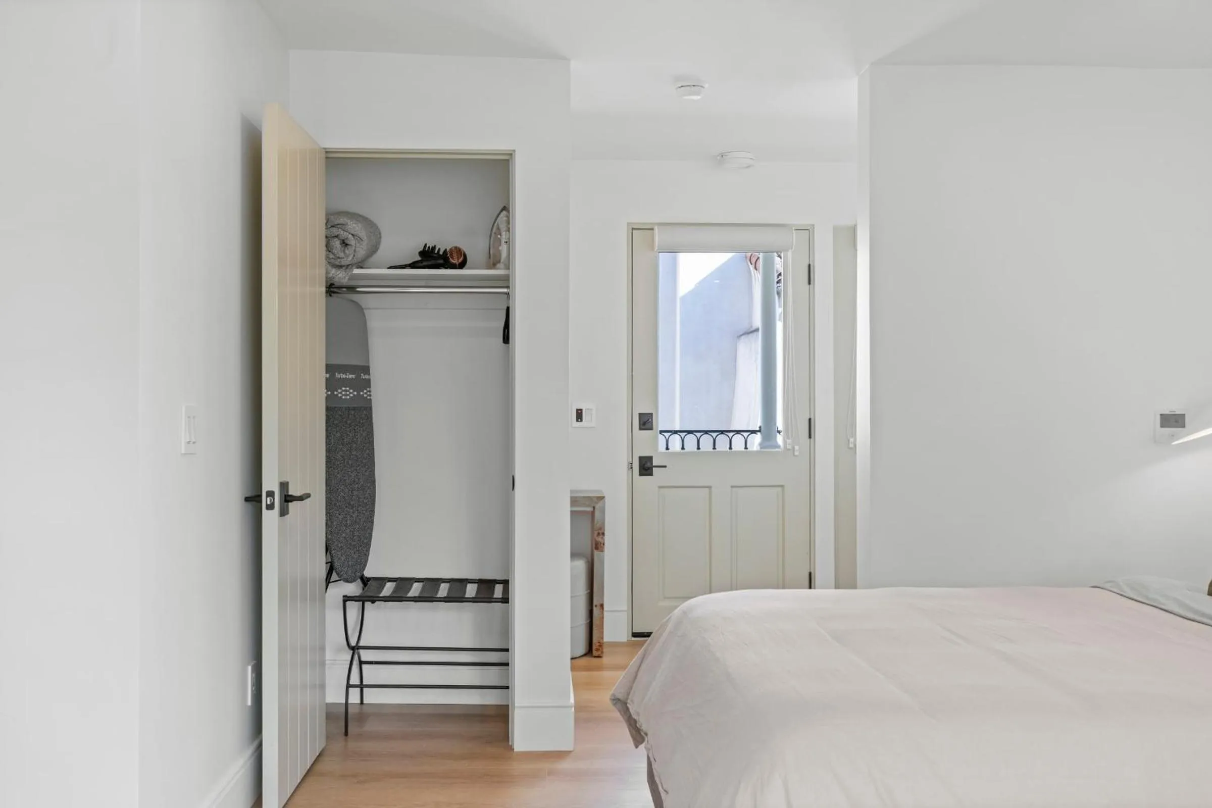 Bed in Casa Jardin - Boutique Suites in Downtown Santa Barbara