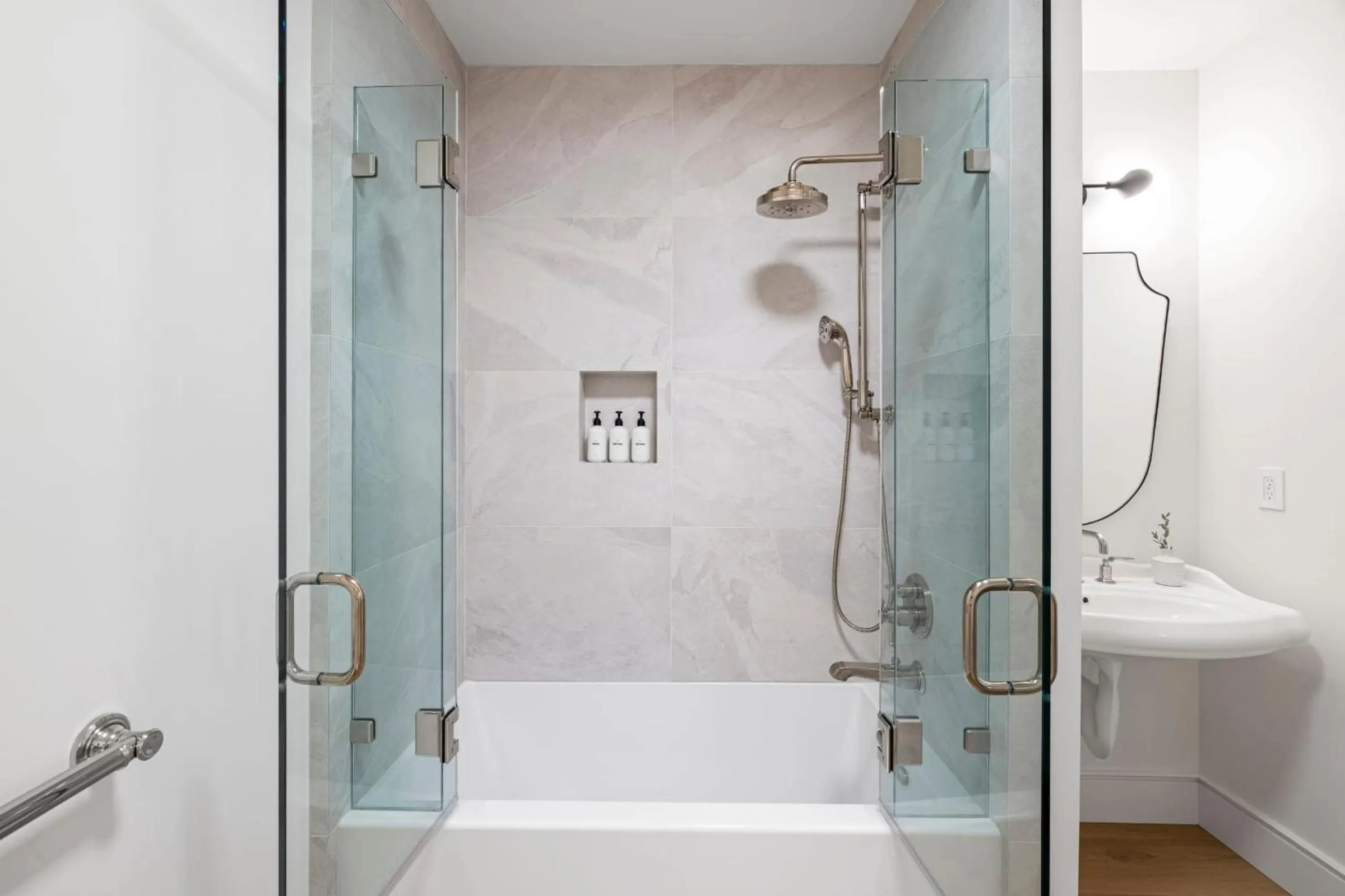 Shower in Casa Jardin - Boutique Suites in Downtown Santa Barbara
