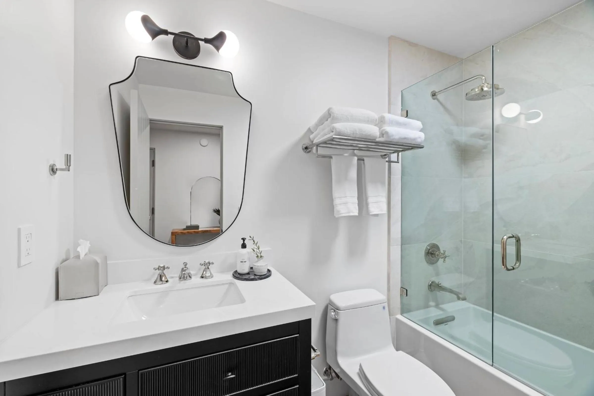 Shower in Casa Jardin - Boutique Suites in Downtown Santa Barbara