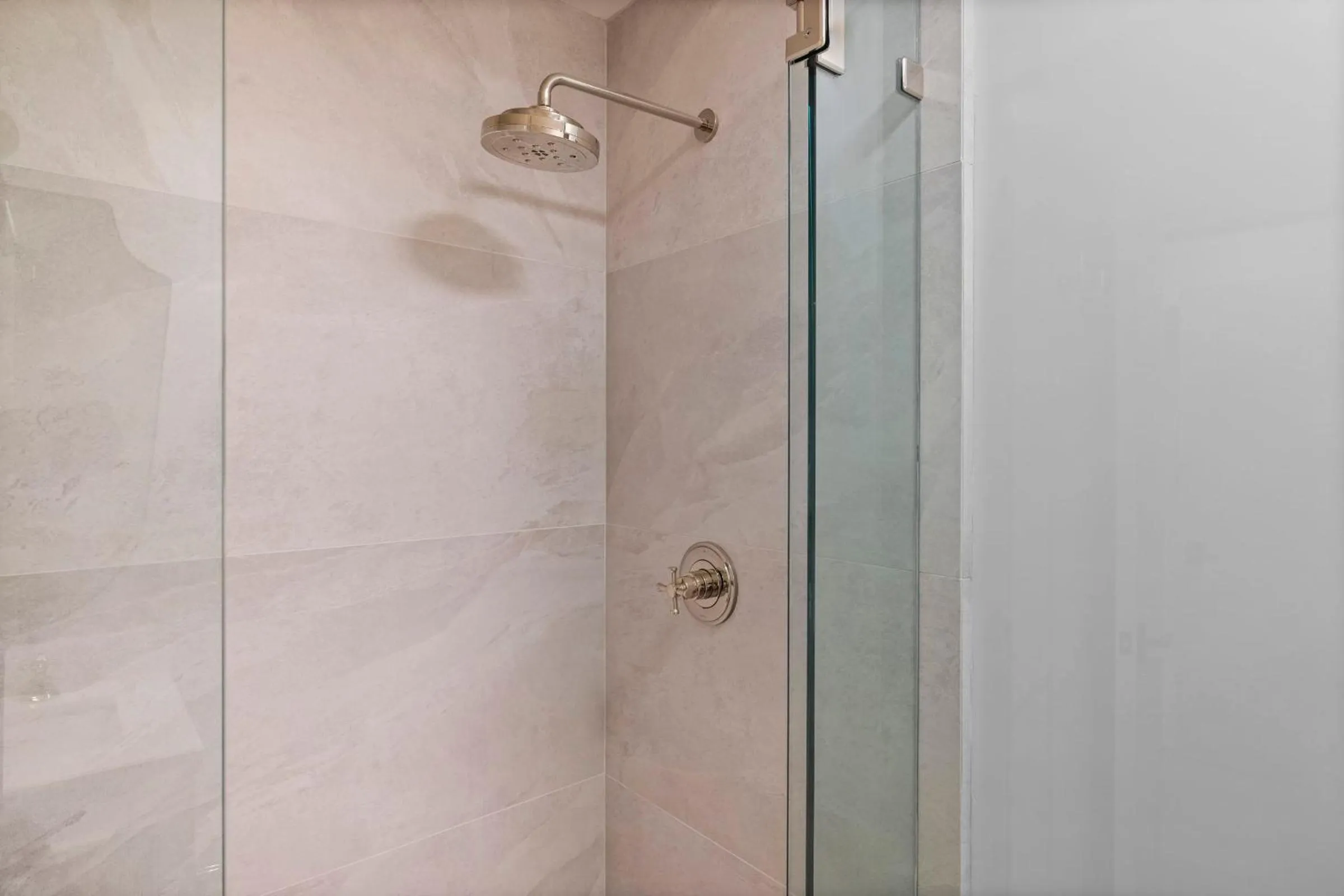 Shower in Casa Jardin - Boutique Suites in Downtown Santa Barbara