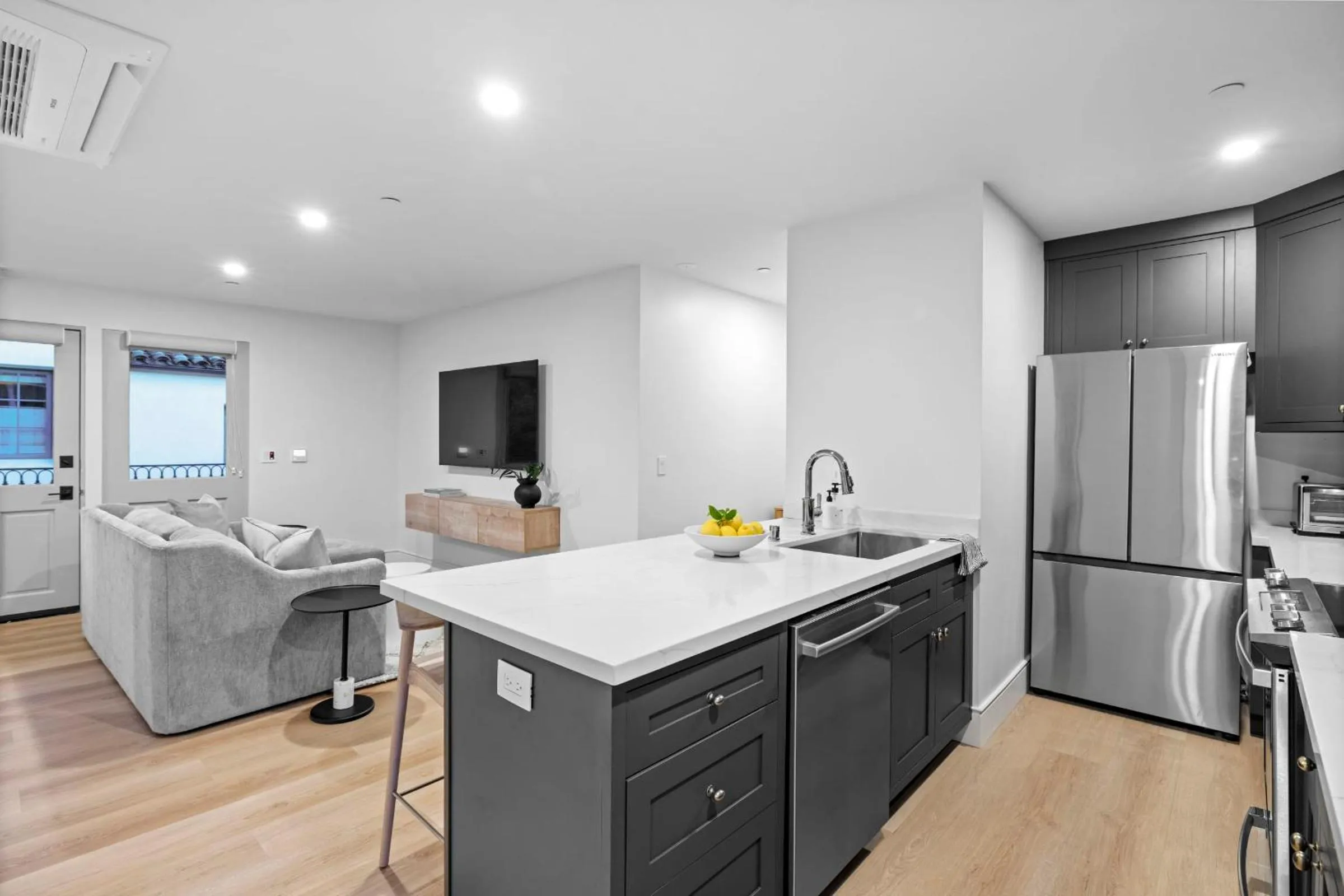 TV and multimedia in Casa Jardin - Boutique Suites in Downtown Santa Barbara