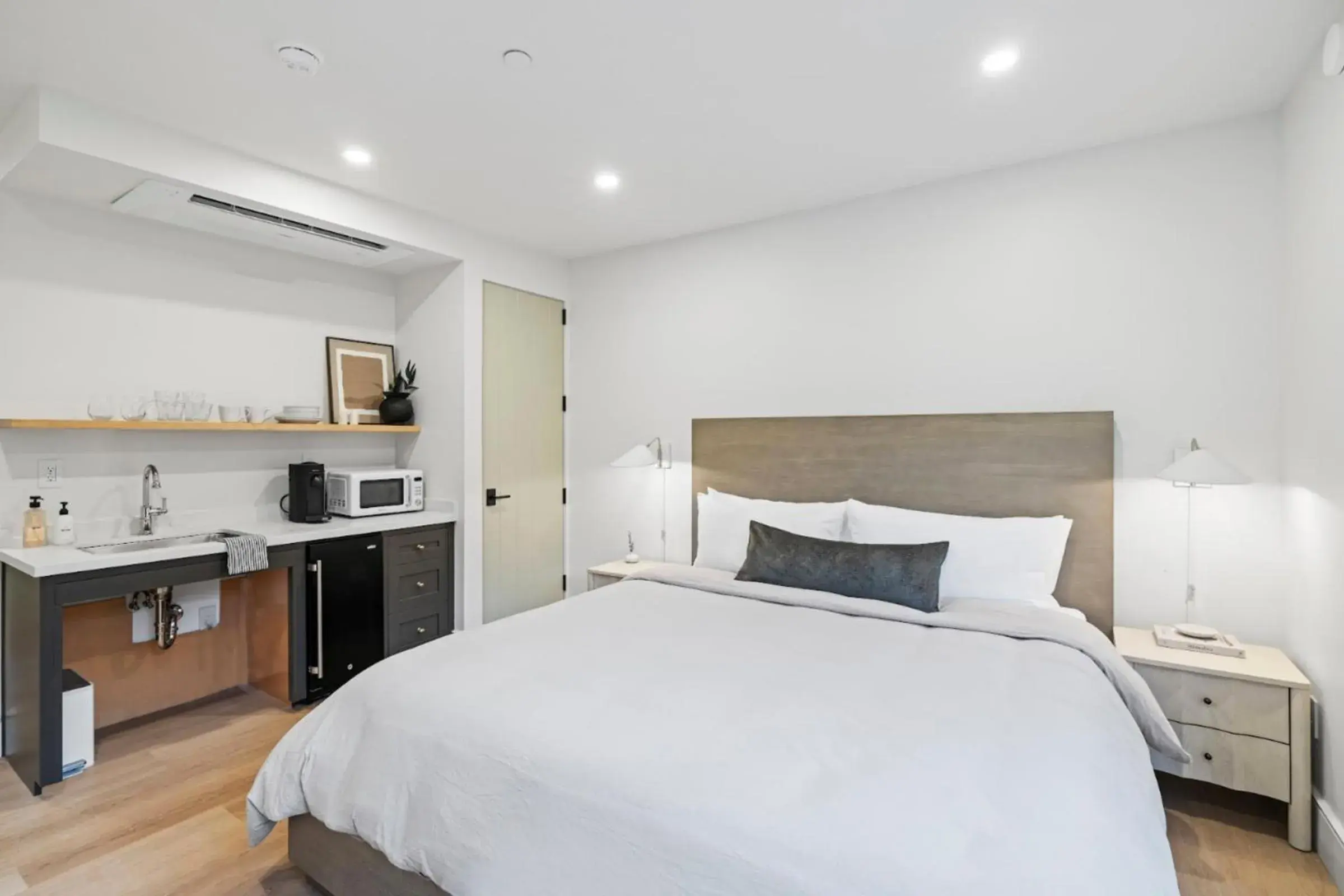 Superior Studio in Casa Jardin - Boutique Suites in Downtown Santa Barbara Superior Studio in Casa Jardin - Boutique Suites in Downtown Santa Barbara