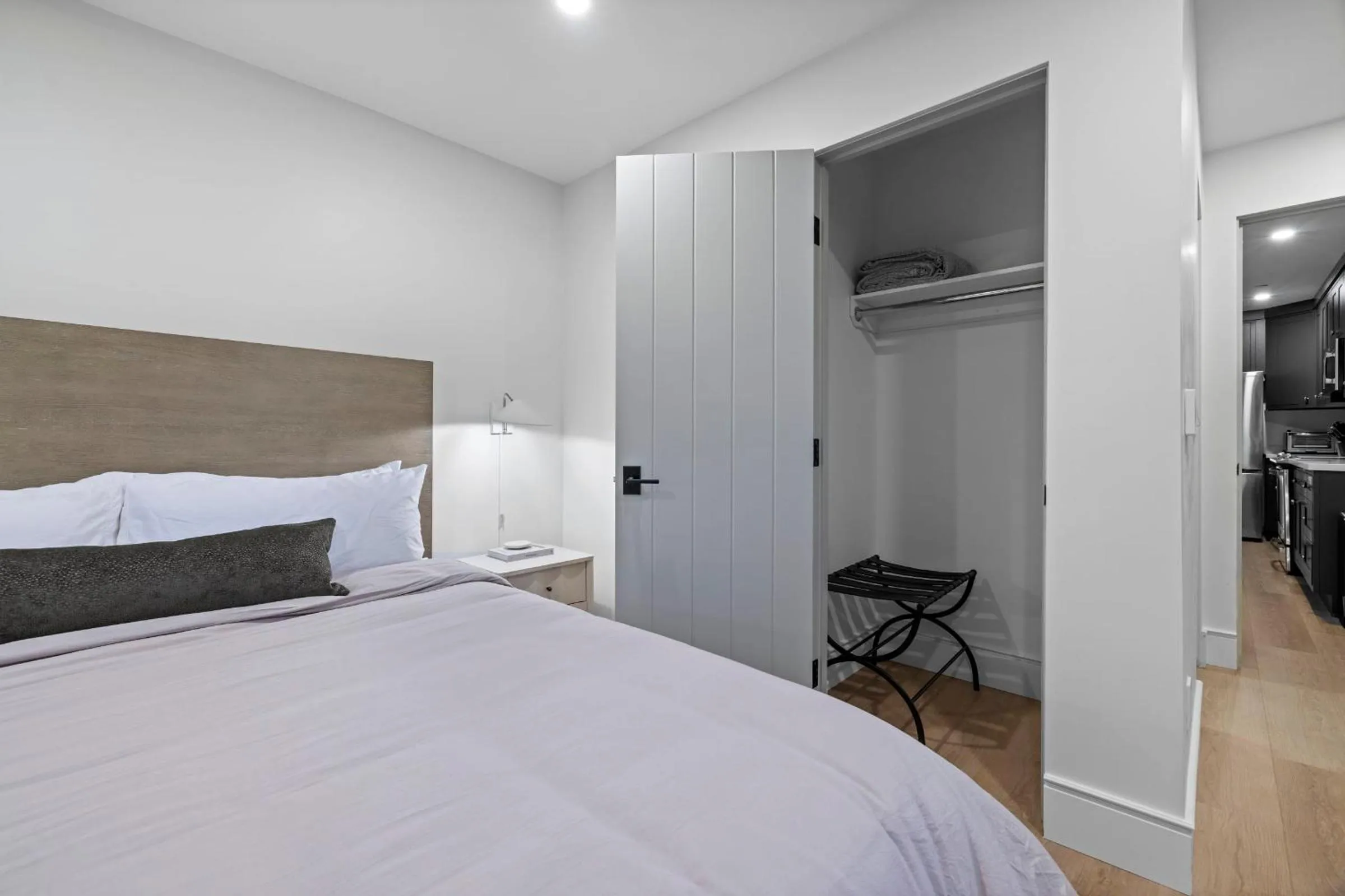 Bed in Casa Jardin - Boutique Suites in Downtown Santa Barbara