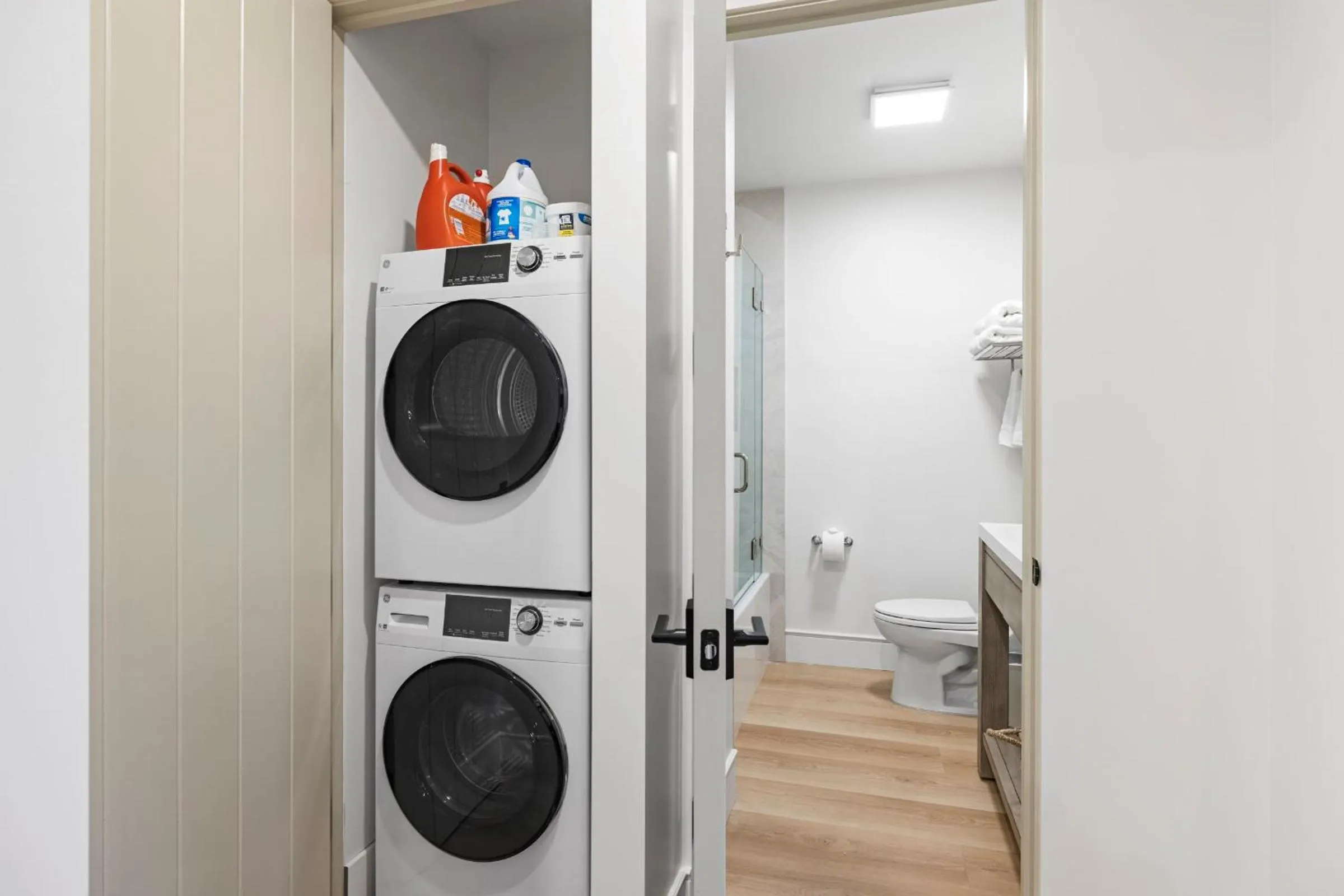 Toilet in Casa Jardin - Boutique Suites in Downtown Santa Barbara