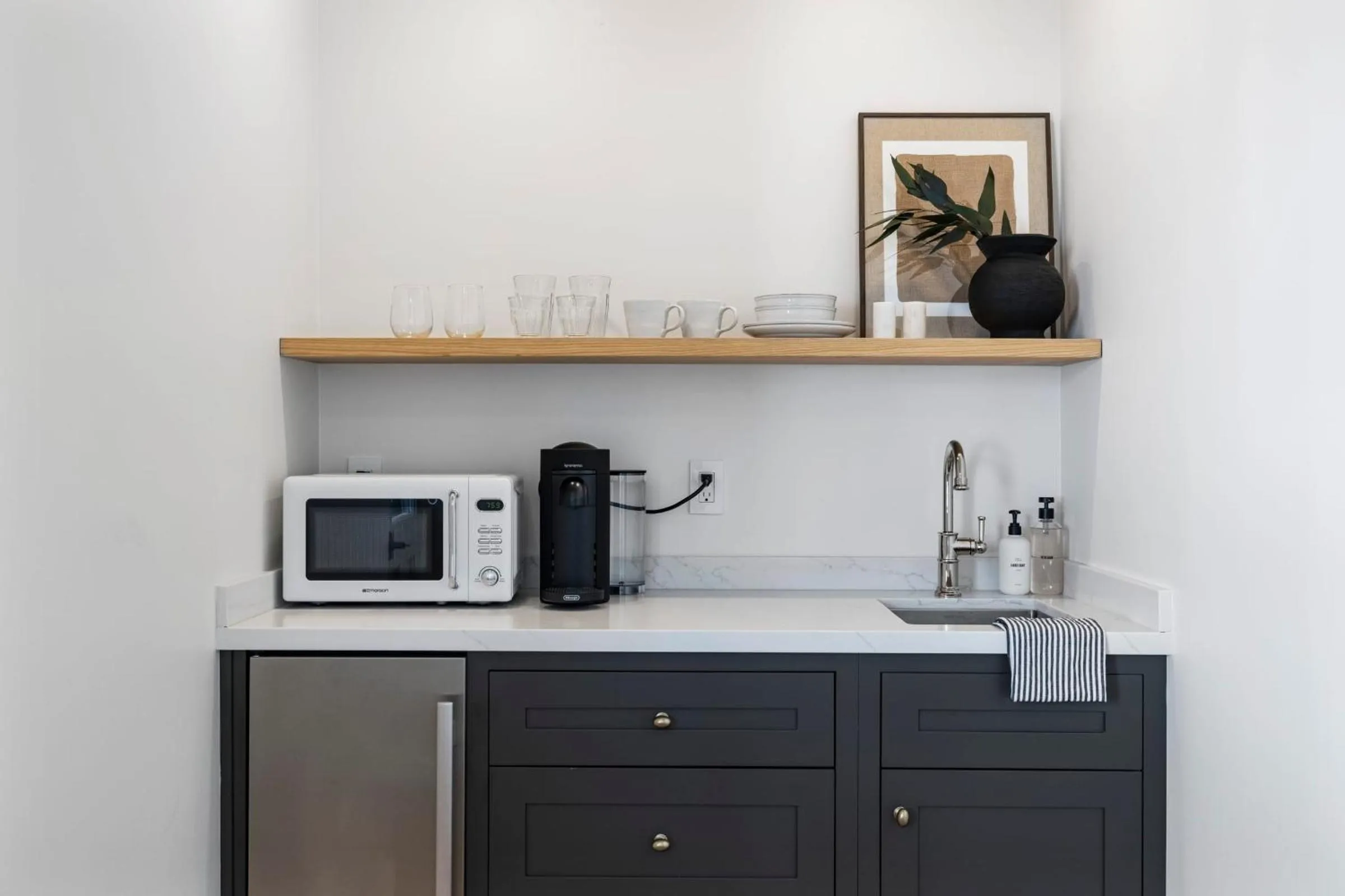 Coffee/tea facilities in Casa Jardin - Boutique Suites in Downtown Santa Barbara