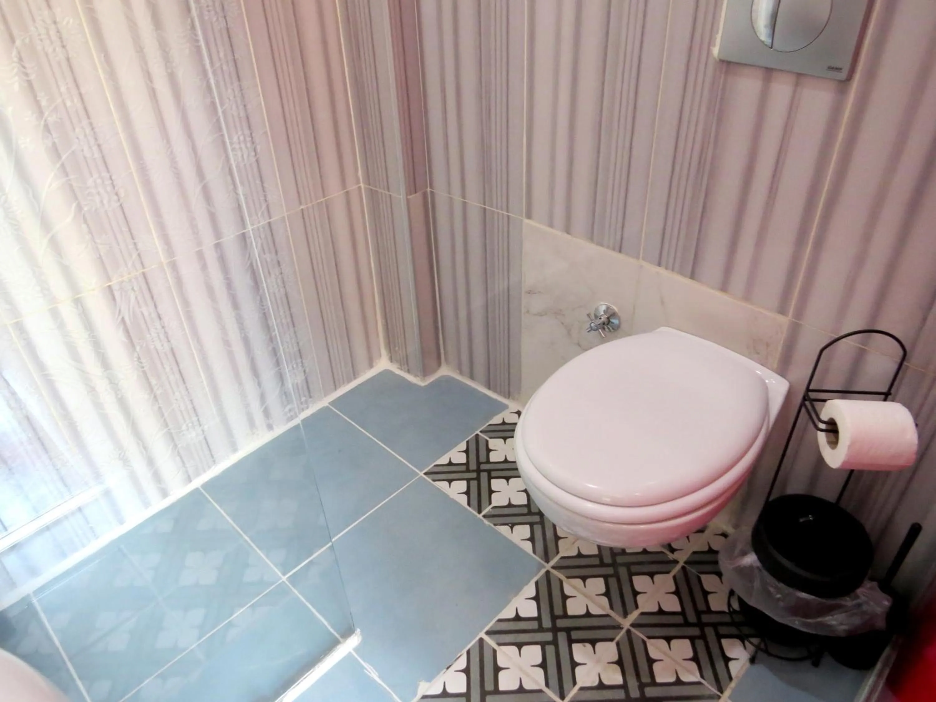 Toilet in Istanberry - Luna Apartments