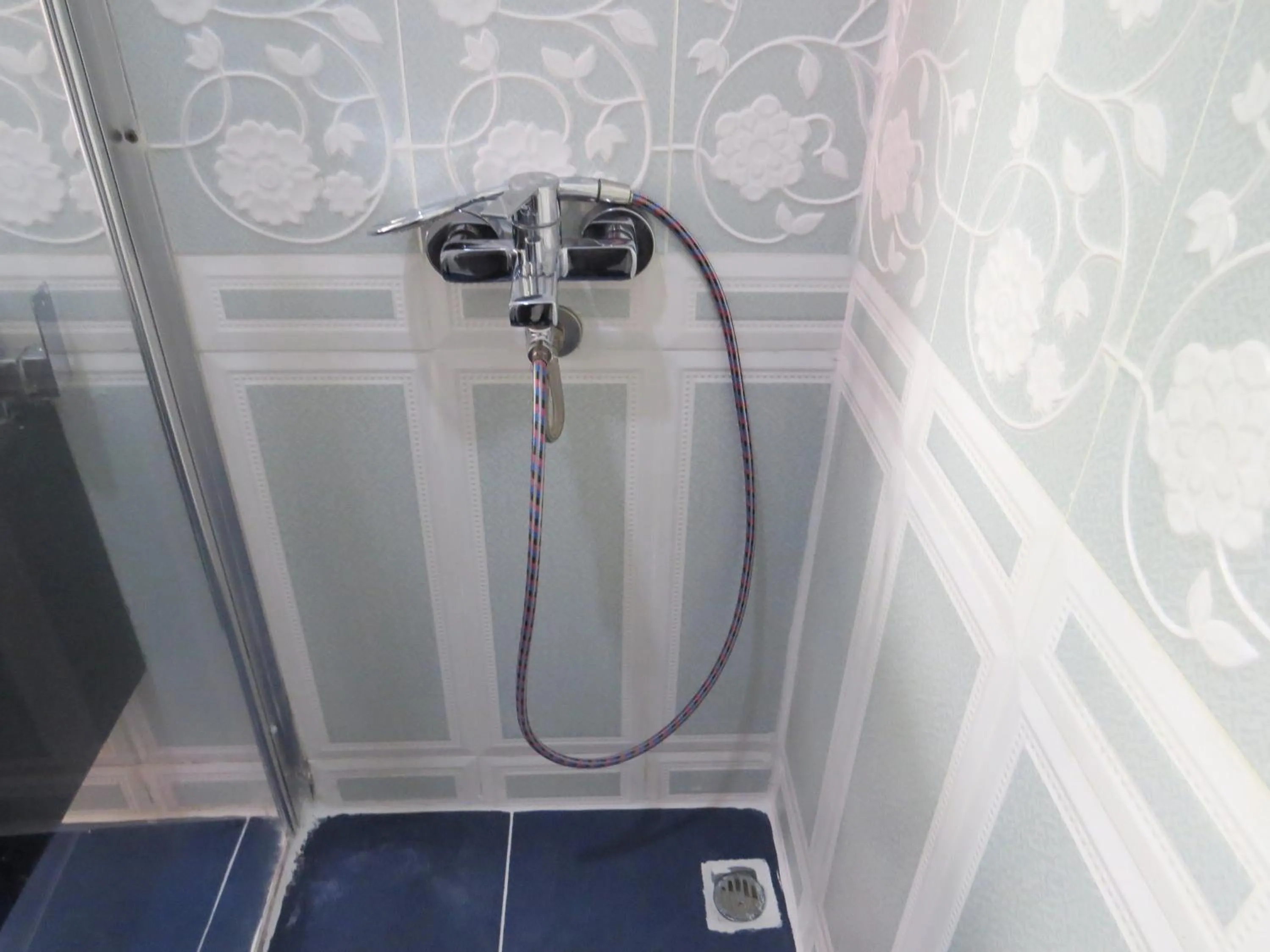 Shower in Istanberry - Luna Apartments