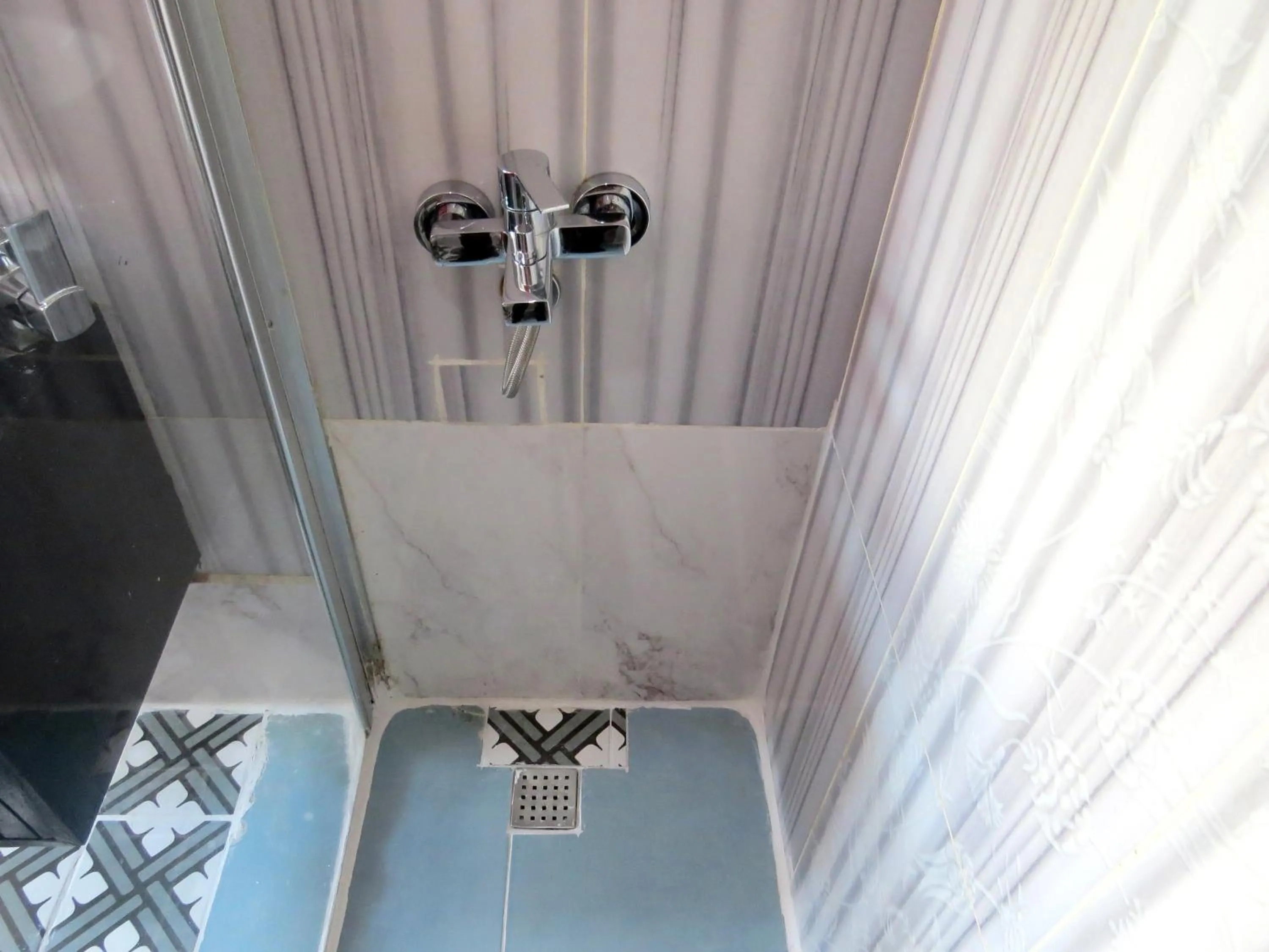 Shower in Istanberry - Luna Apartments