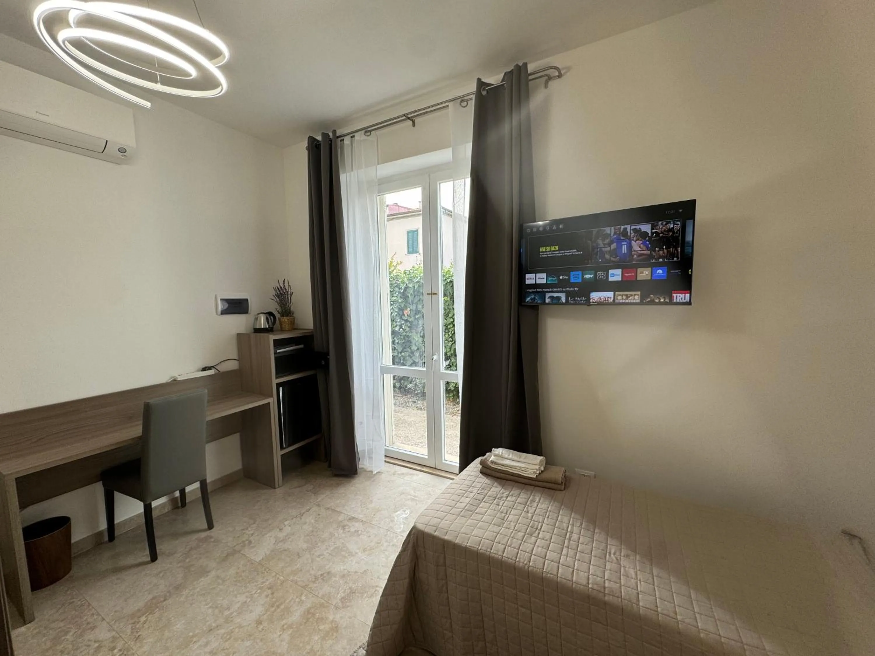 Bed in Montecristo B&B