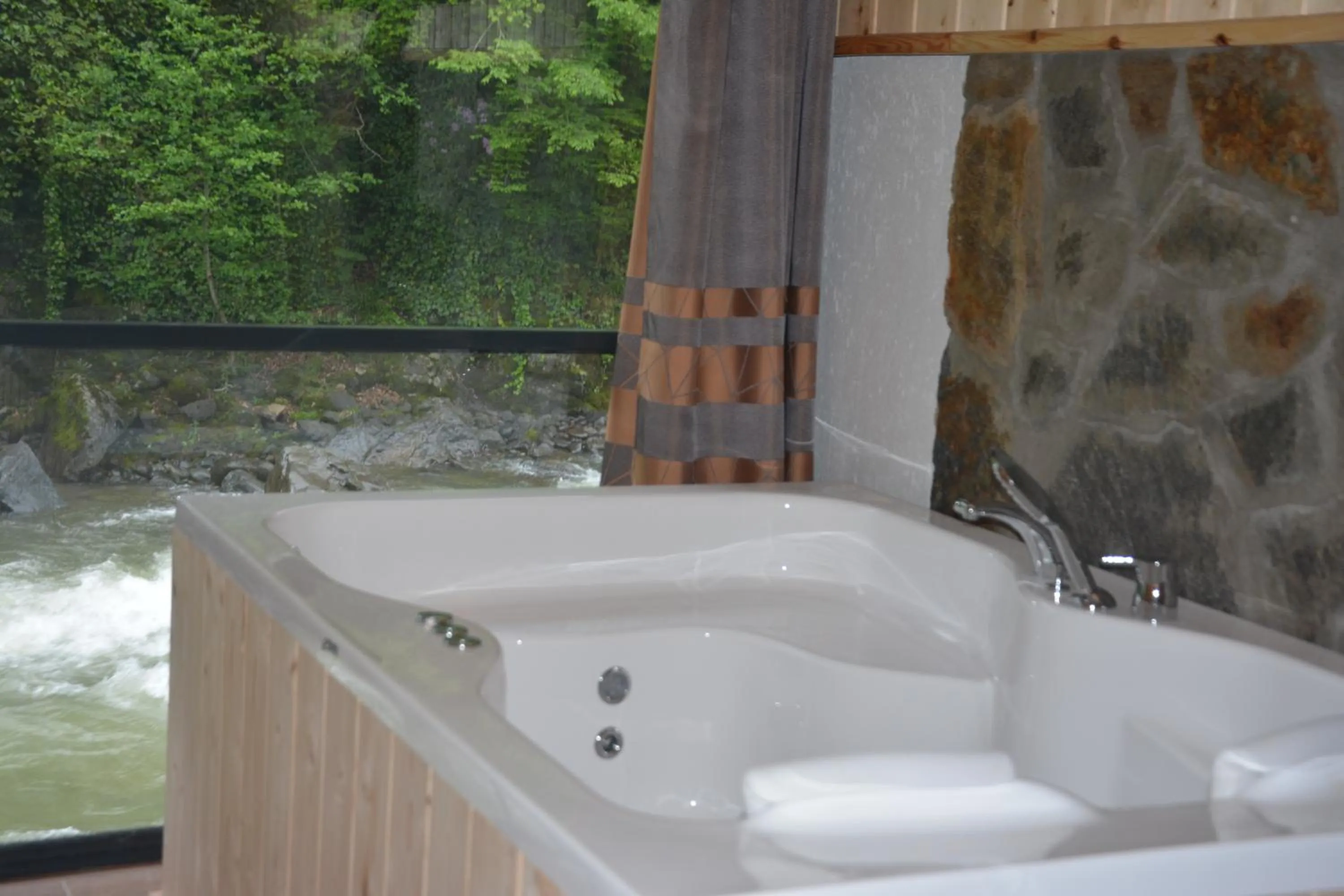 DOĞAL SUİT BUNGALOV