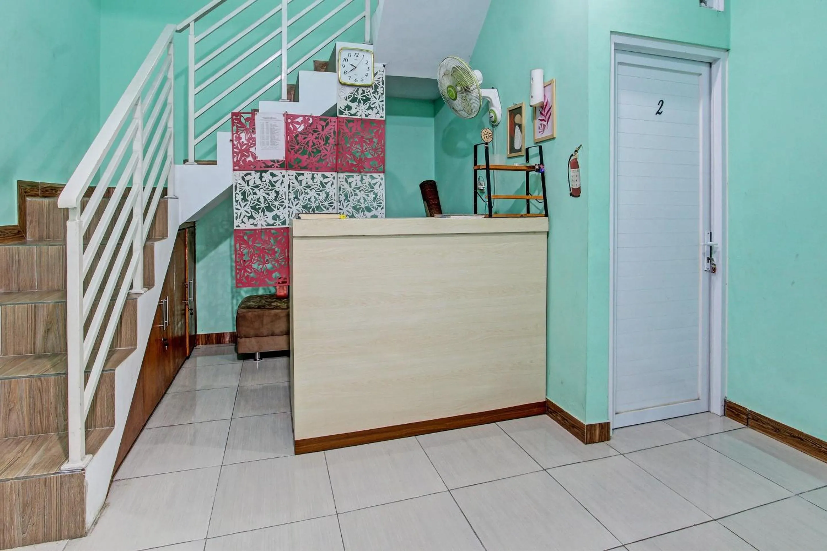 Lobby or reception in Hotel O Guest House Inayah Syariah