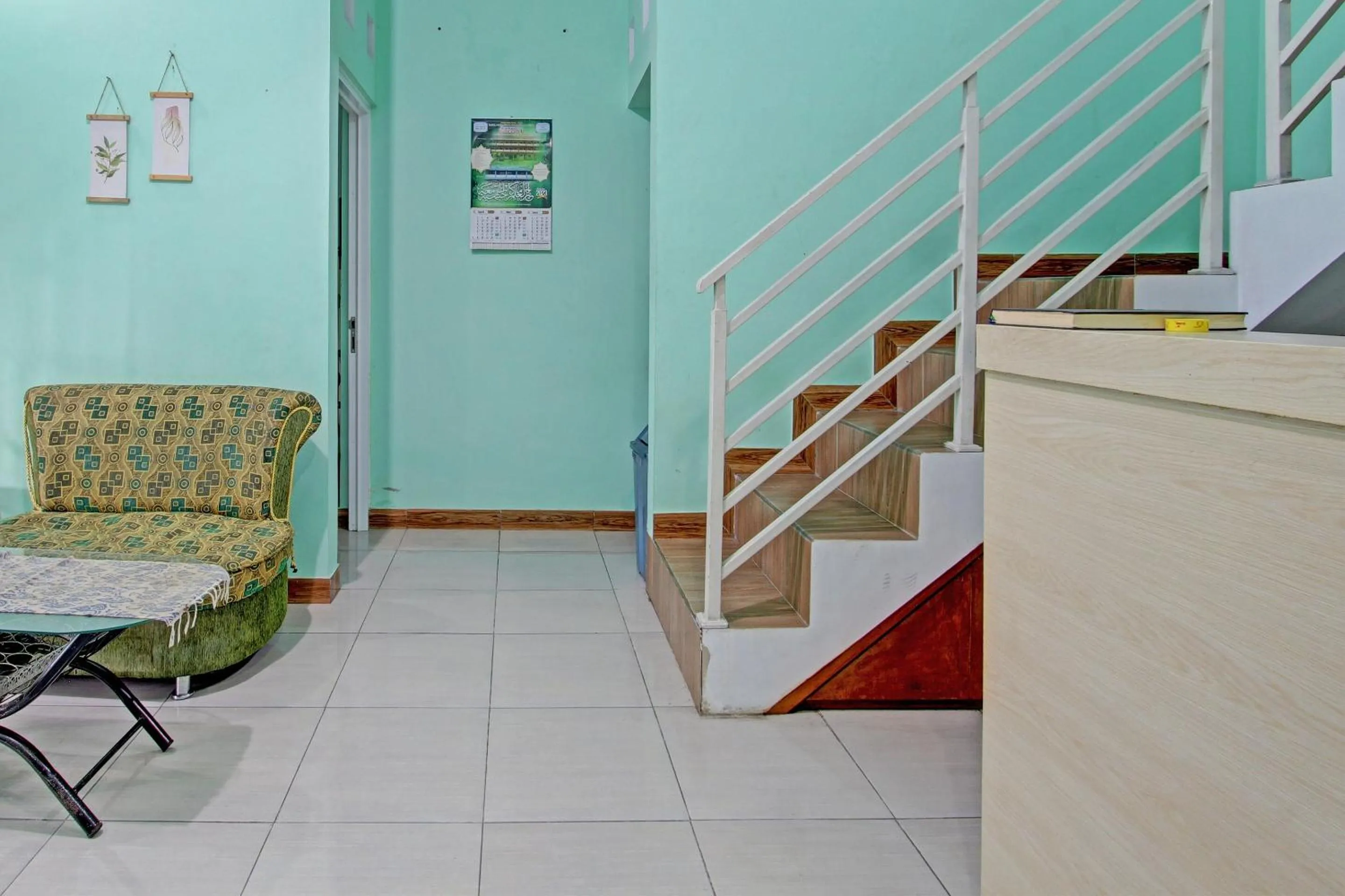 Lobby or reception in Hotel O Guest House Inayah Syariah