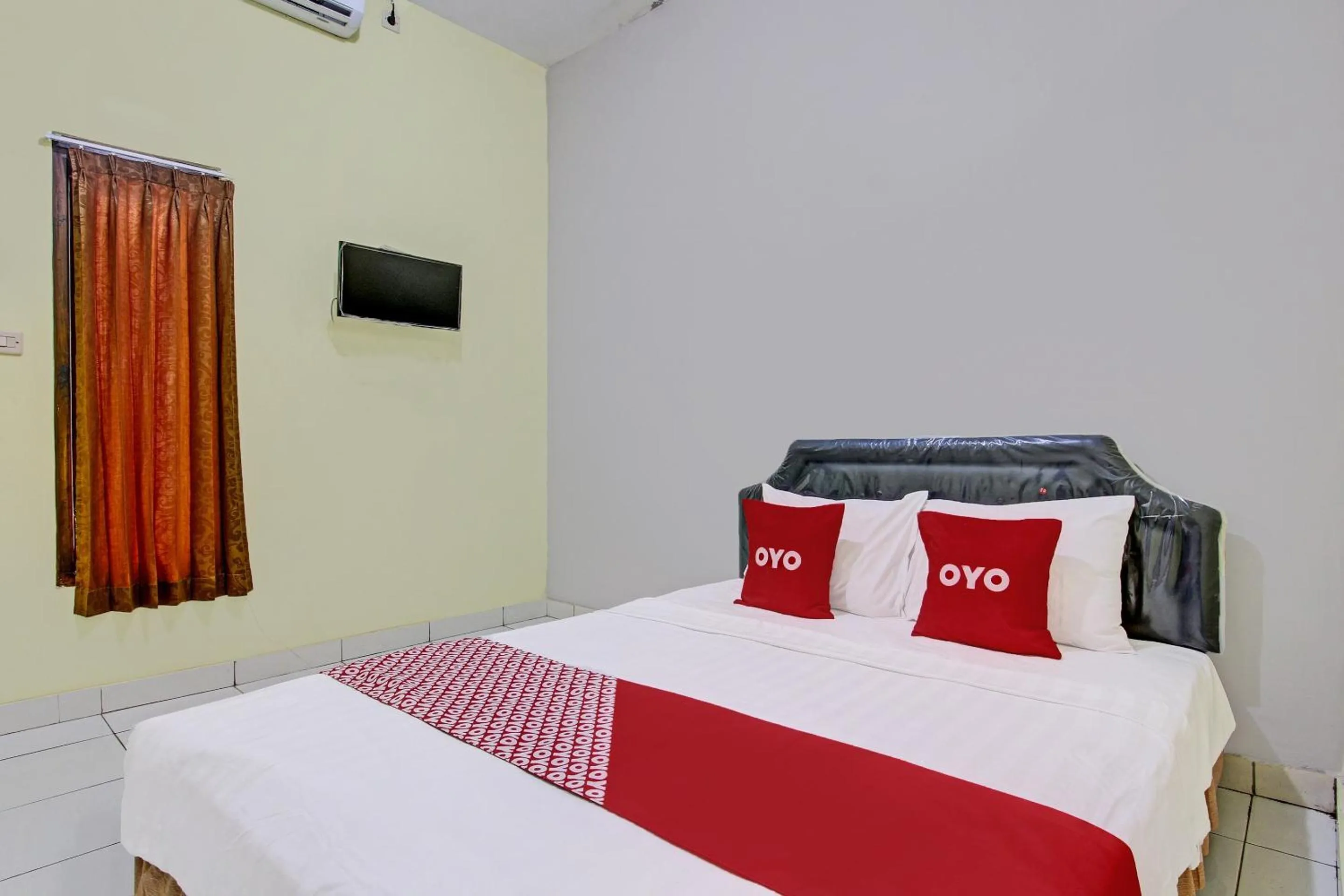 Bedroom in Hotel O Guest House Inayah Syariah