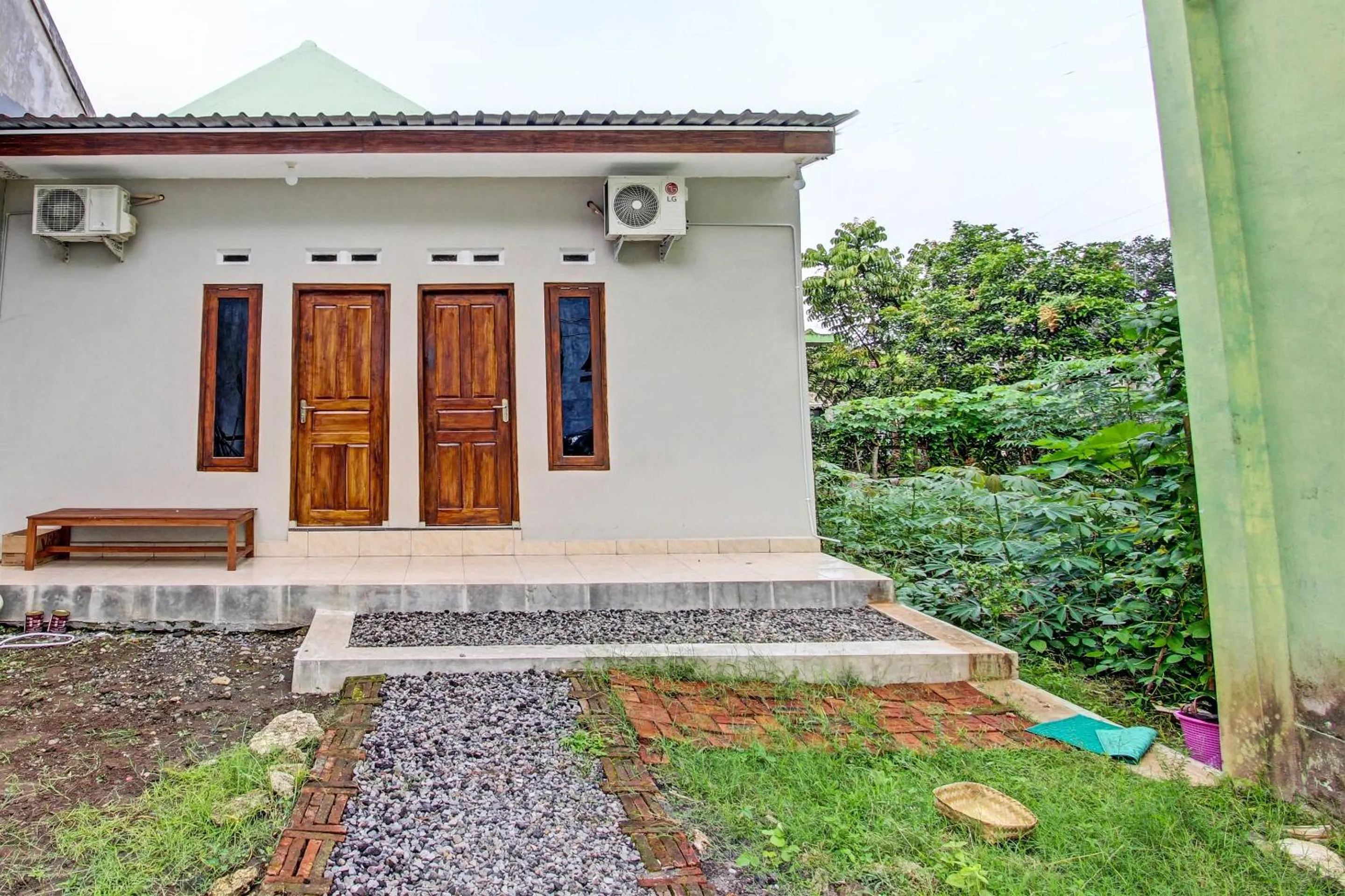 Lobby or reception in Hotel O Guest House Inayah Syariah