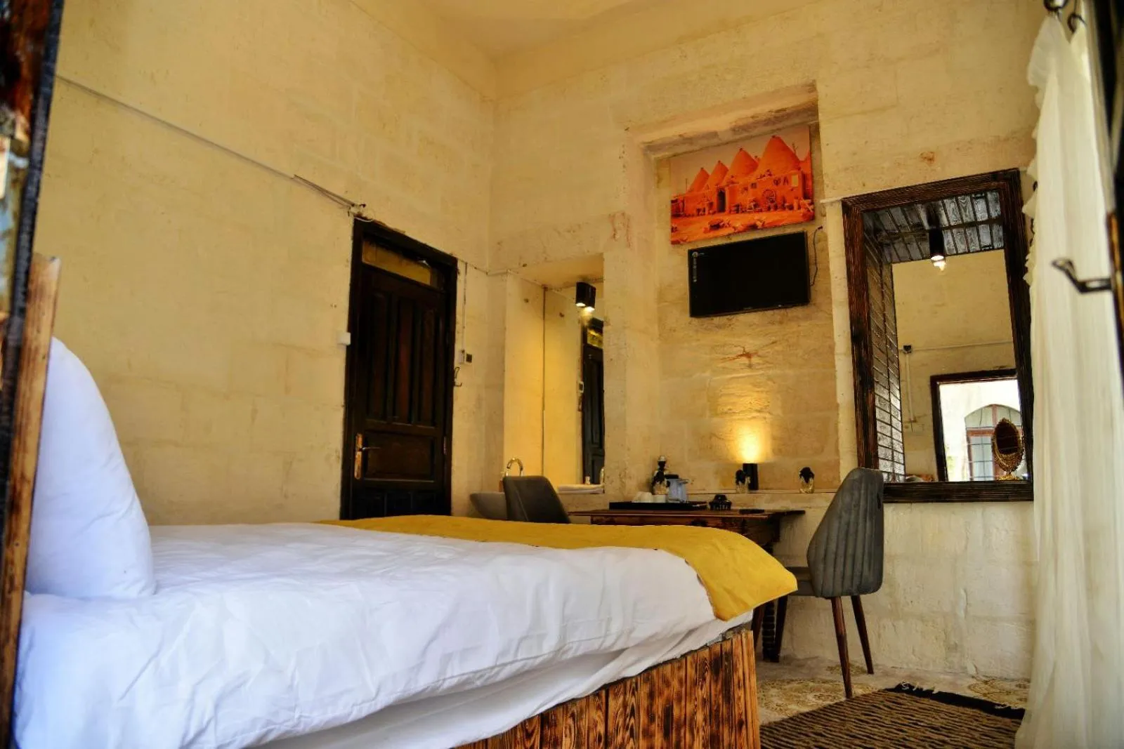 Communal lounge/ TV room, Bed in KARAGÜL Hotel