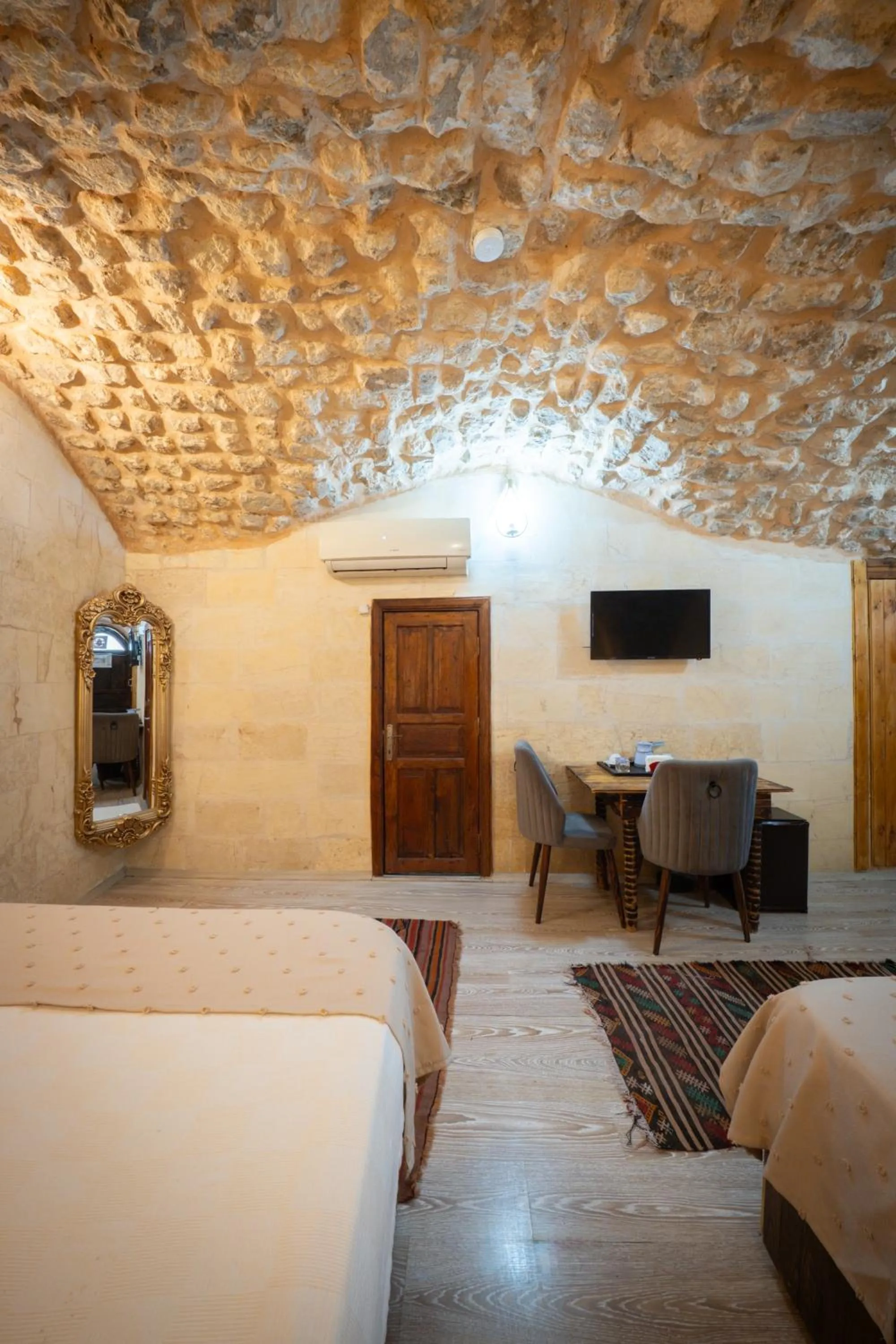 Seating area, Bed in KARAGÜL Hotel