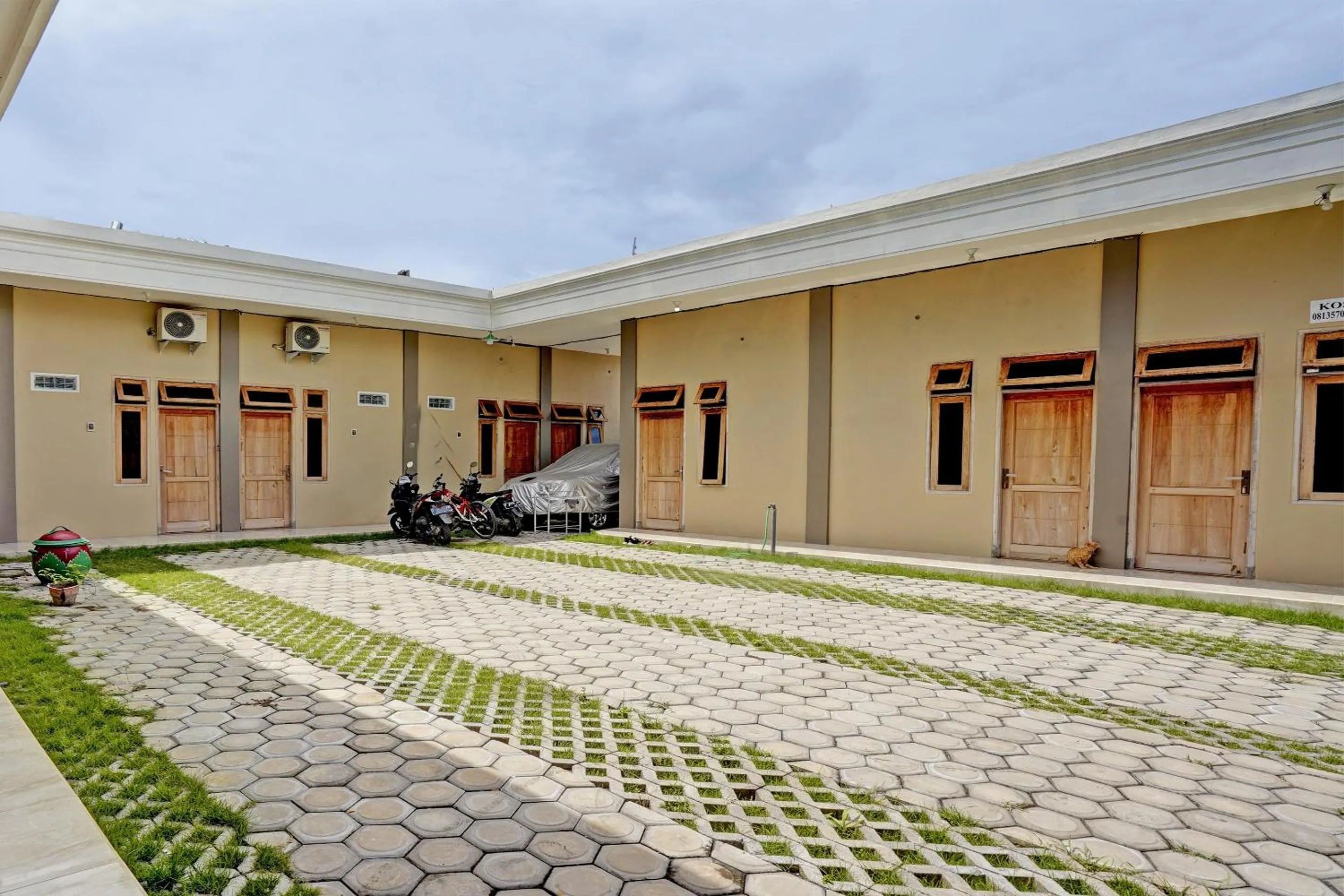 Facade/entrance in OYO 92541 Suny Kost Syariah
