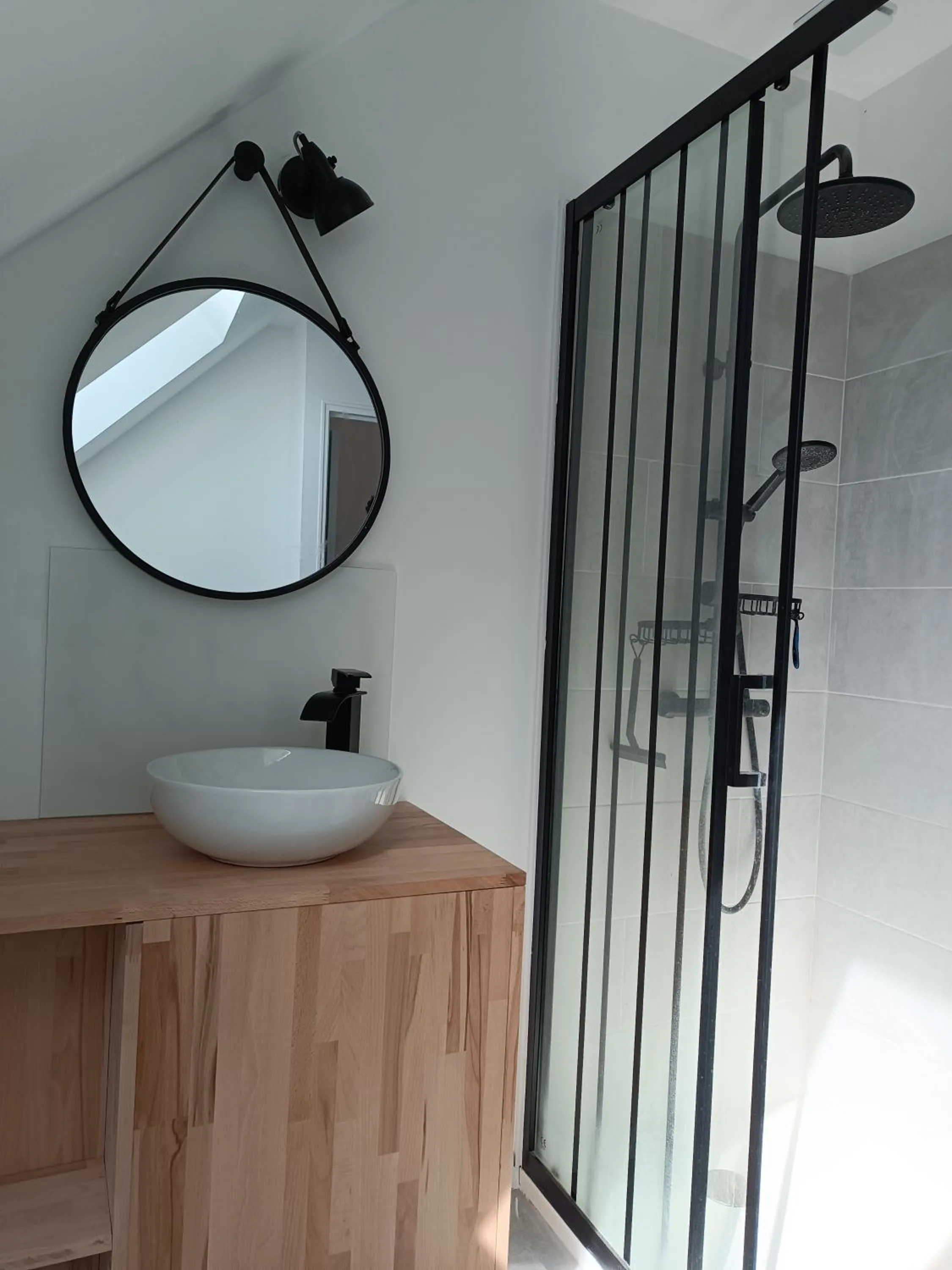 Bathroom in A l'Ombre des Bois, Chambre double vue jardin