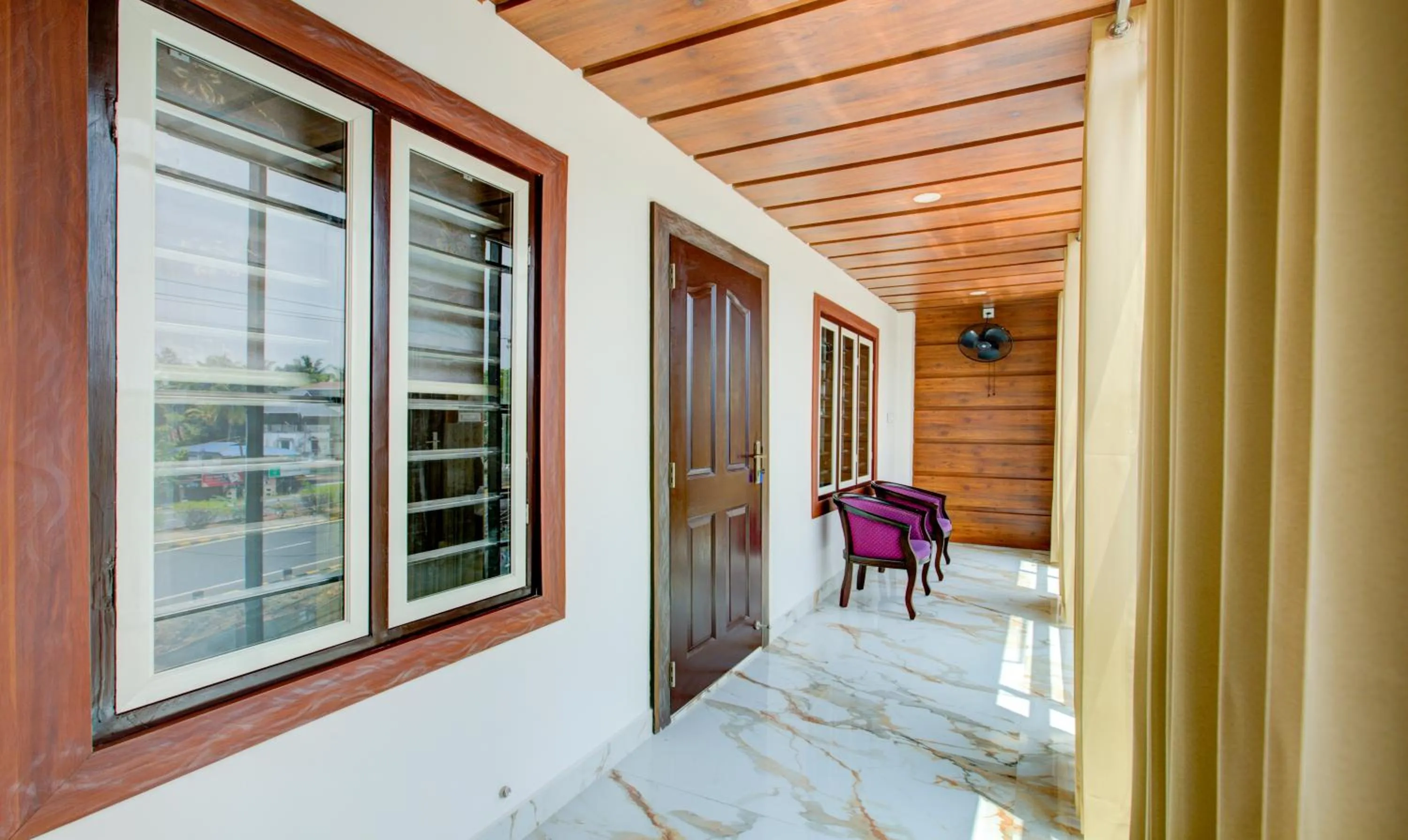 Lobby or reception in Treebo Love Shore Residency, Near Lakeshore Hospital