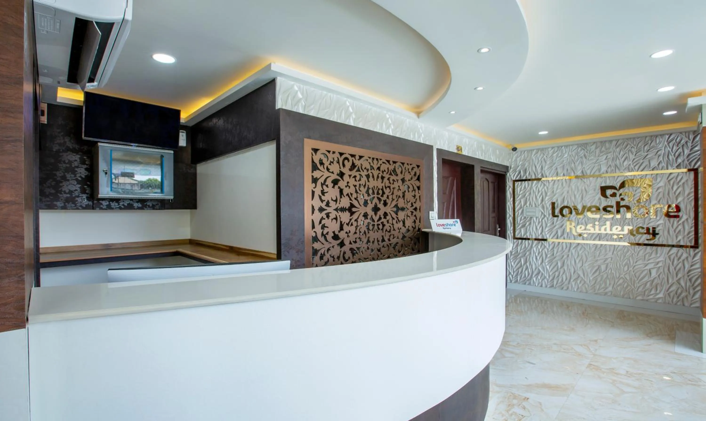 Lobby or reception in Treebo Love Shore Residency, Near Lakeshore Hospital