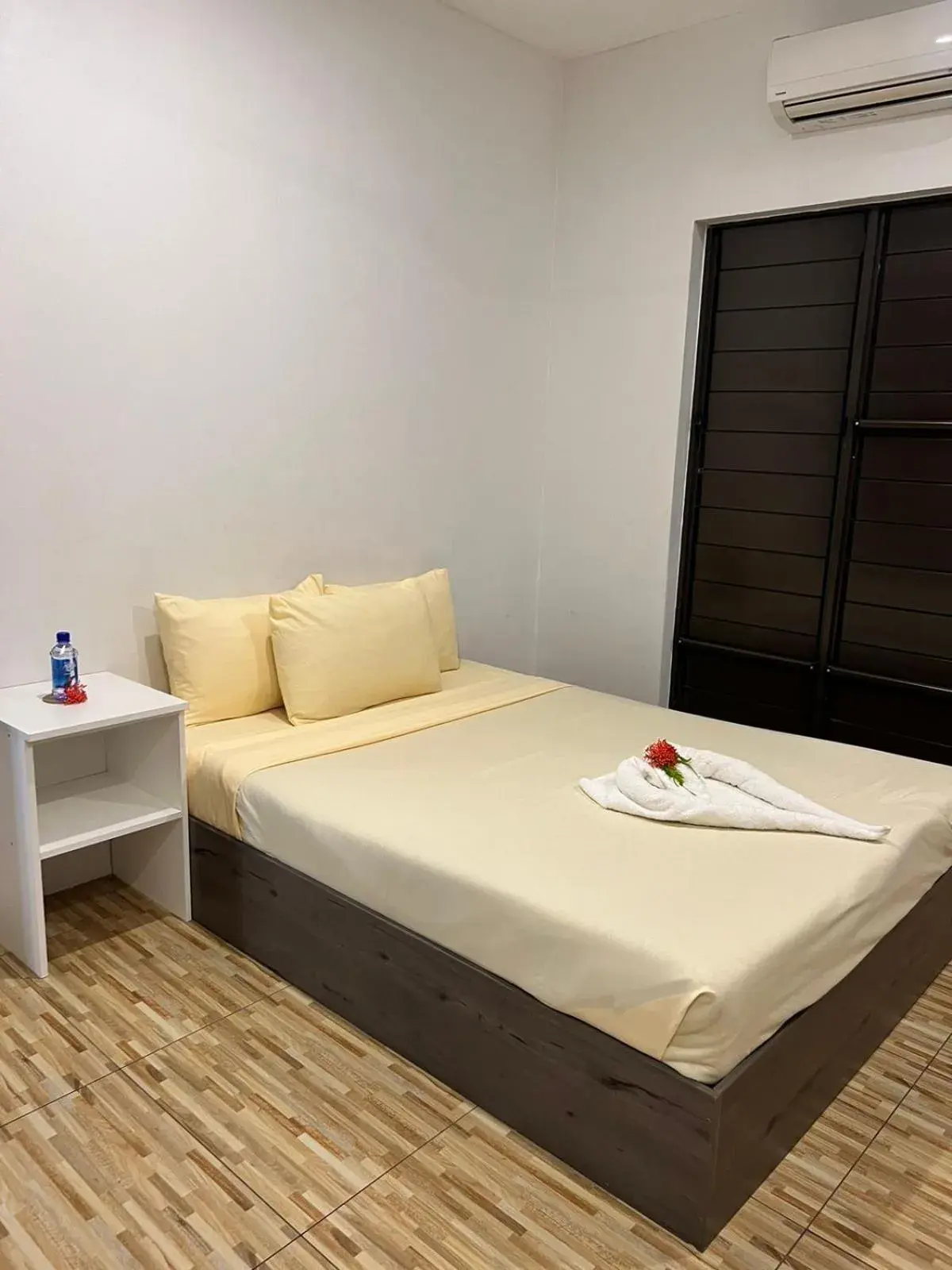 Two-Bedroom Apartment in Garden Apartments Two-Bedroom Apartment in Garden Apartments