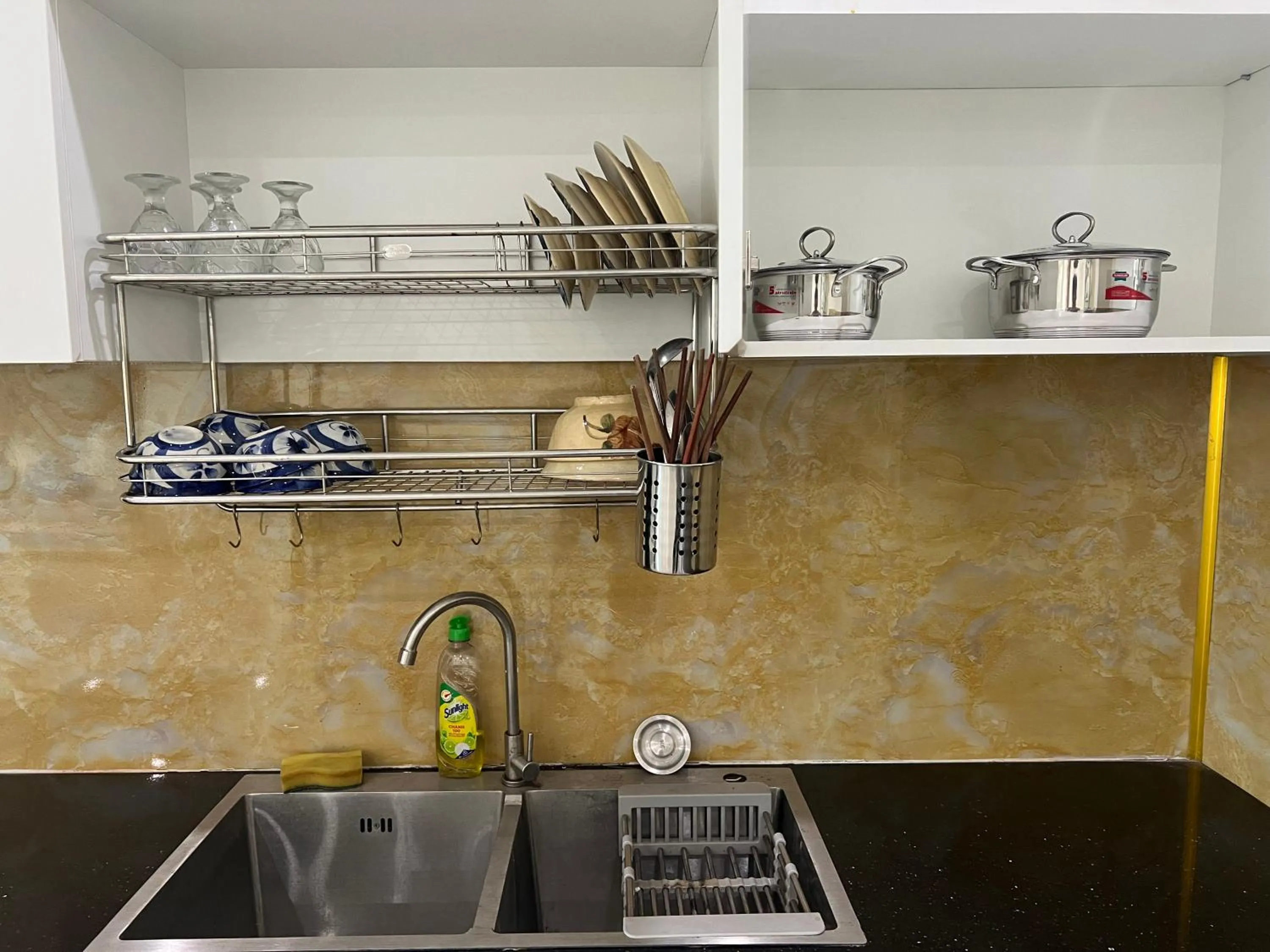 kitchen in Thành Vinh Hotel & Apartment