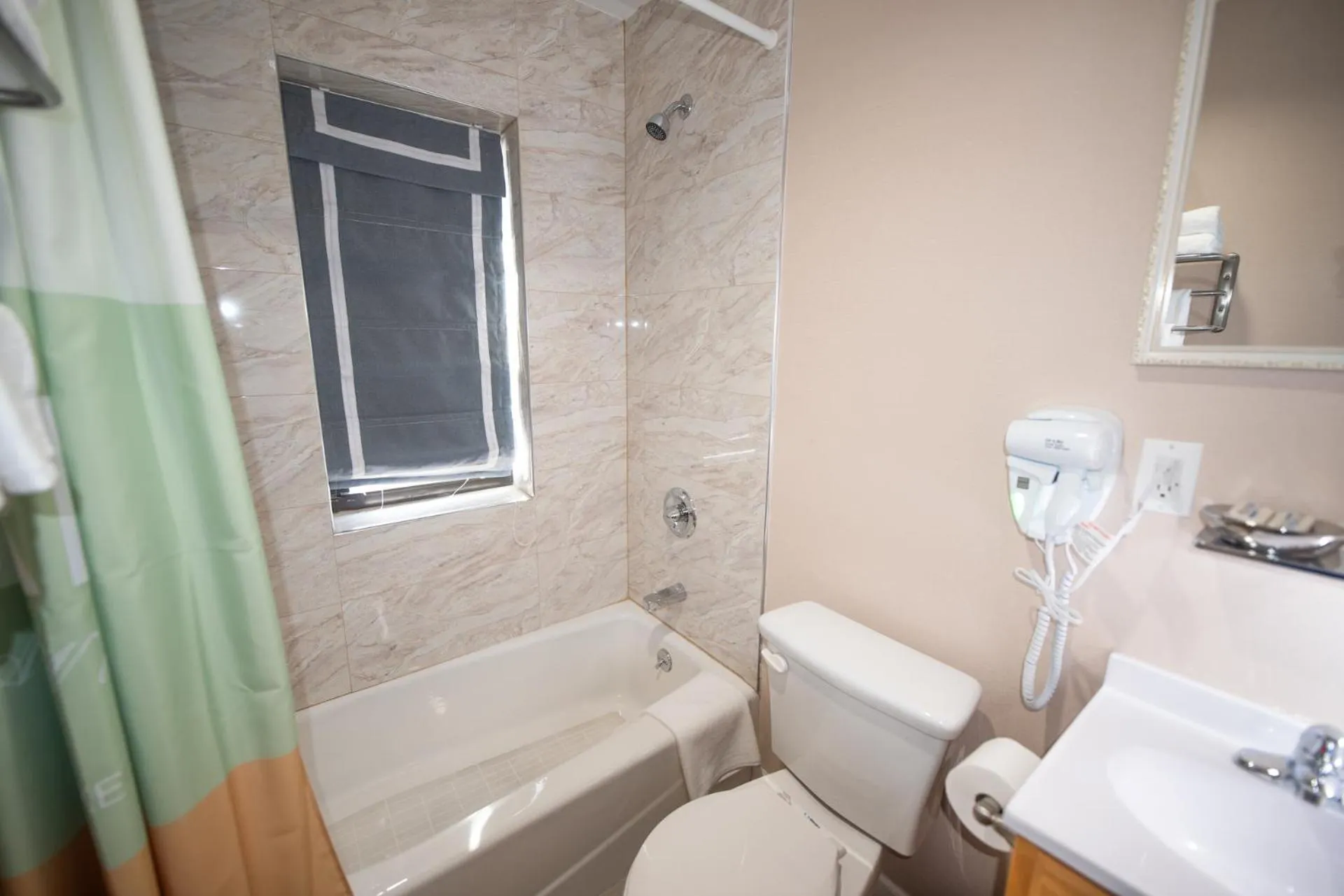 Shower in Flushing Garden Hotel